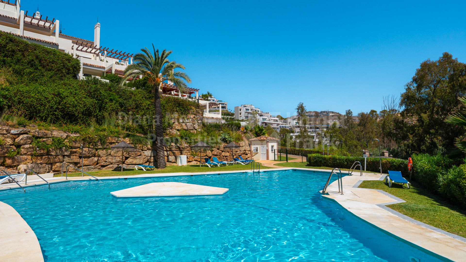 Palacetes Los Belvederes, Aura, refurbished flat with panoramic views in Nueva Andalucía