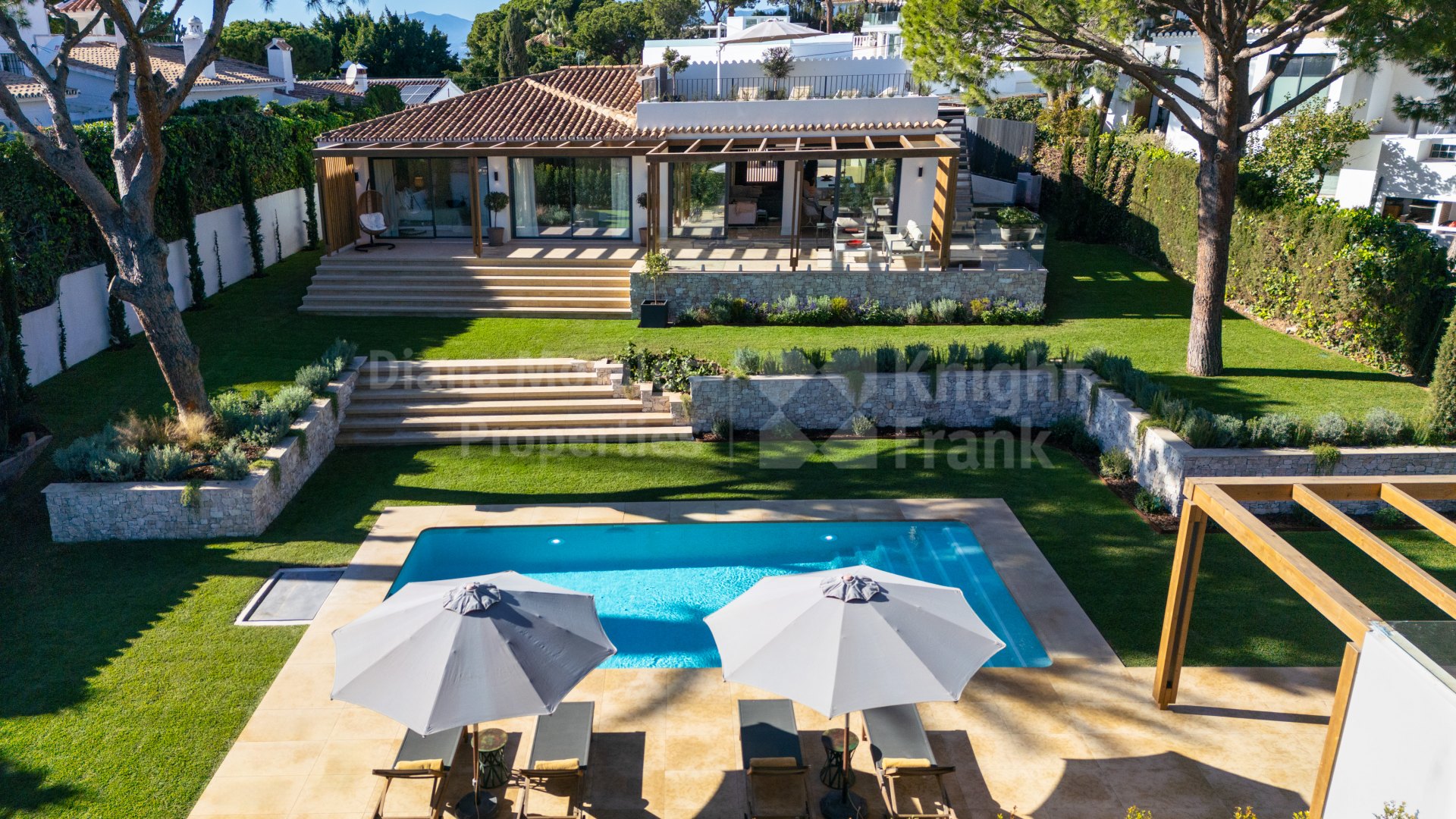Villa Alborán, casa nueva de 4 dormitorios en Elviria