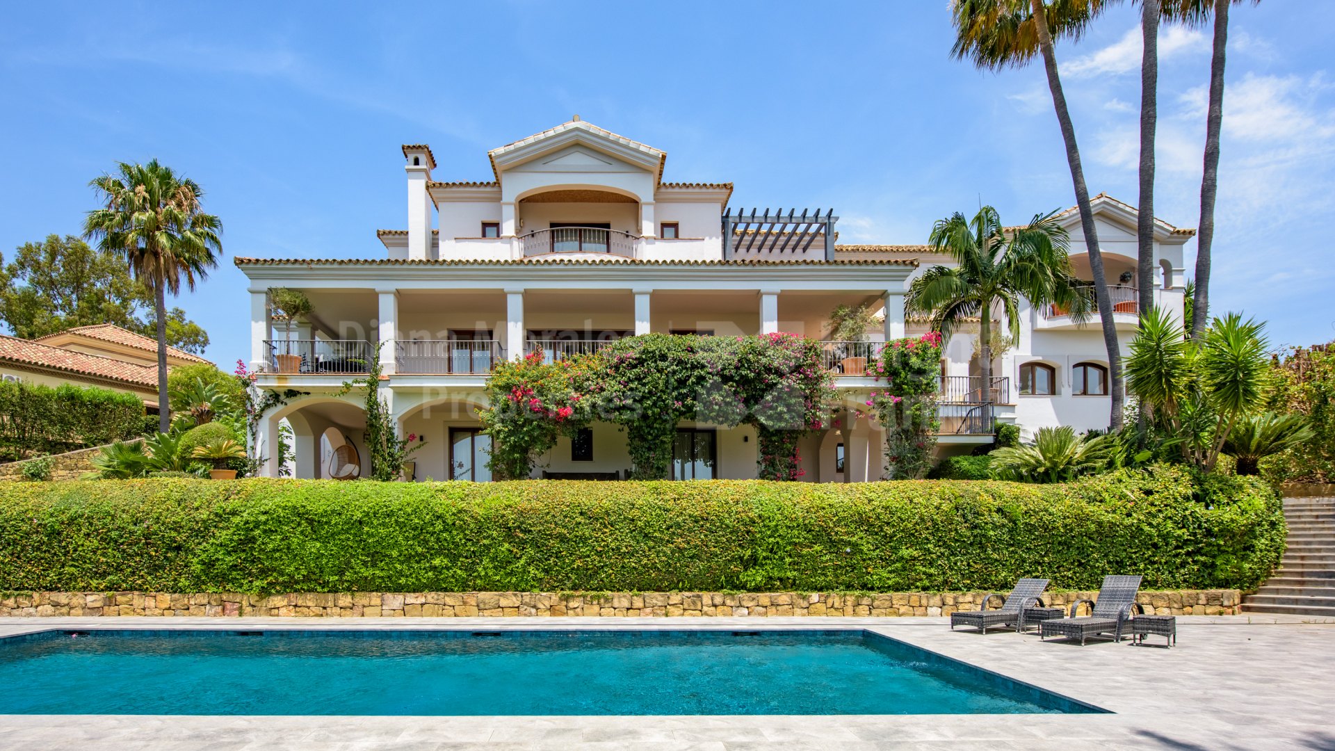 Sotogrande Alto, Классическая вилла на первой линии гольф-поля в Сотогранде