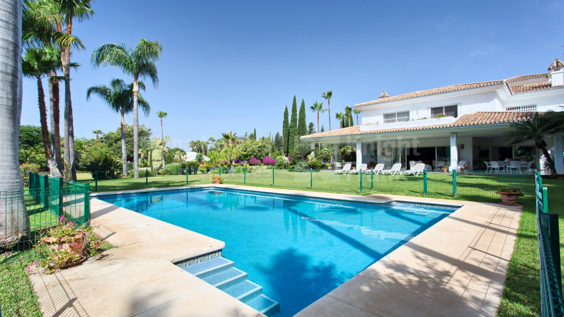 Villa avec grand potentiel à Guadalmina Baja