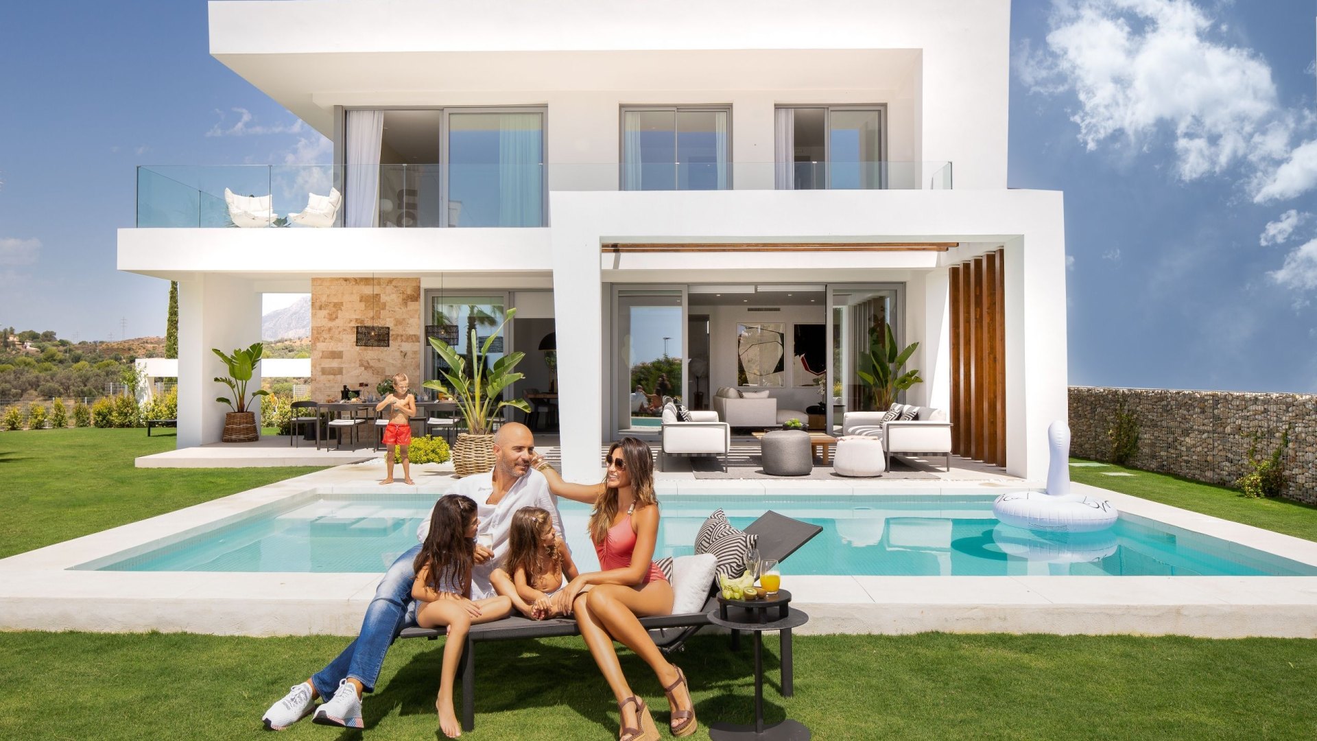 ¿Quieres mudarte a una casa moderna en Marbella este verano?