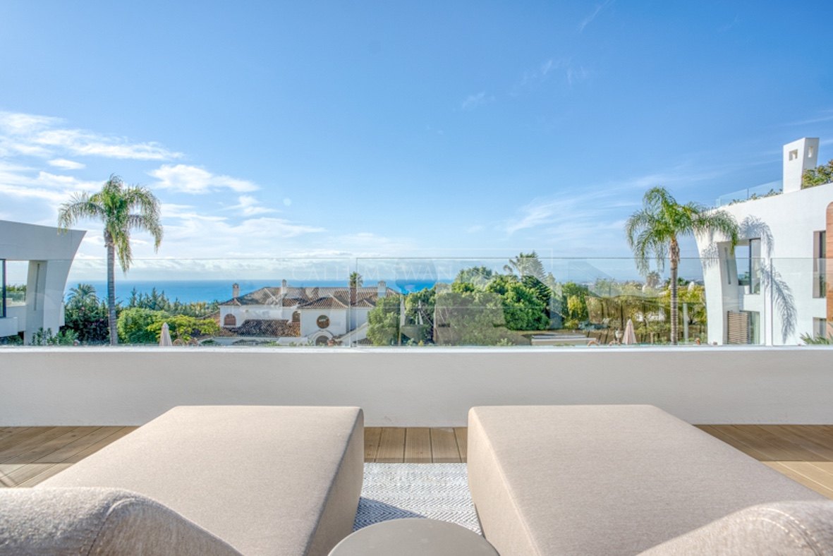 Amplio Duplex en Planta Baja con Vistas al Mar en Reserva de Sierra Blanca