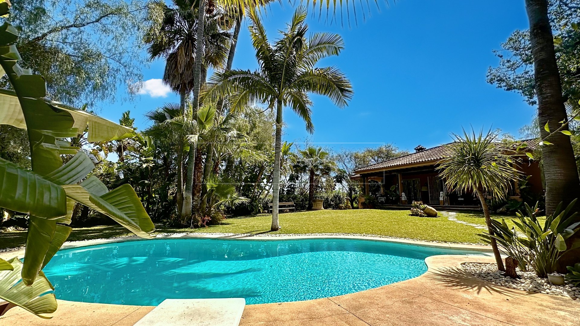 Charming Andalusian-Style Home on Large Plot in Prime Location Atalaya Rio Verde