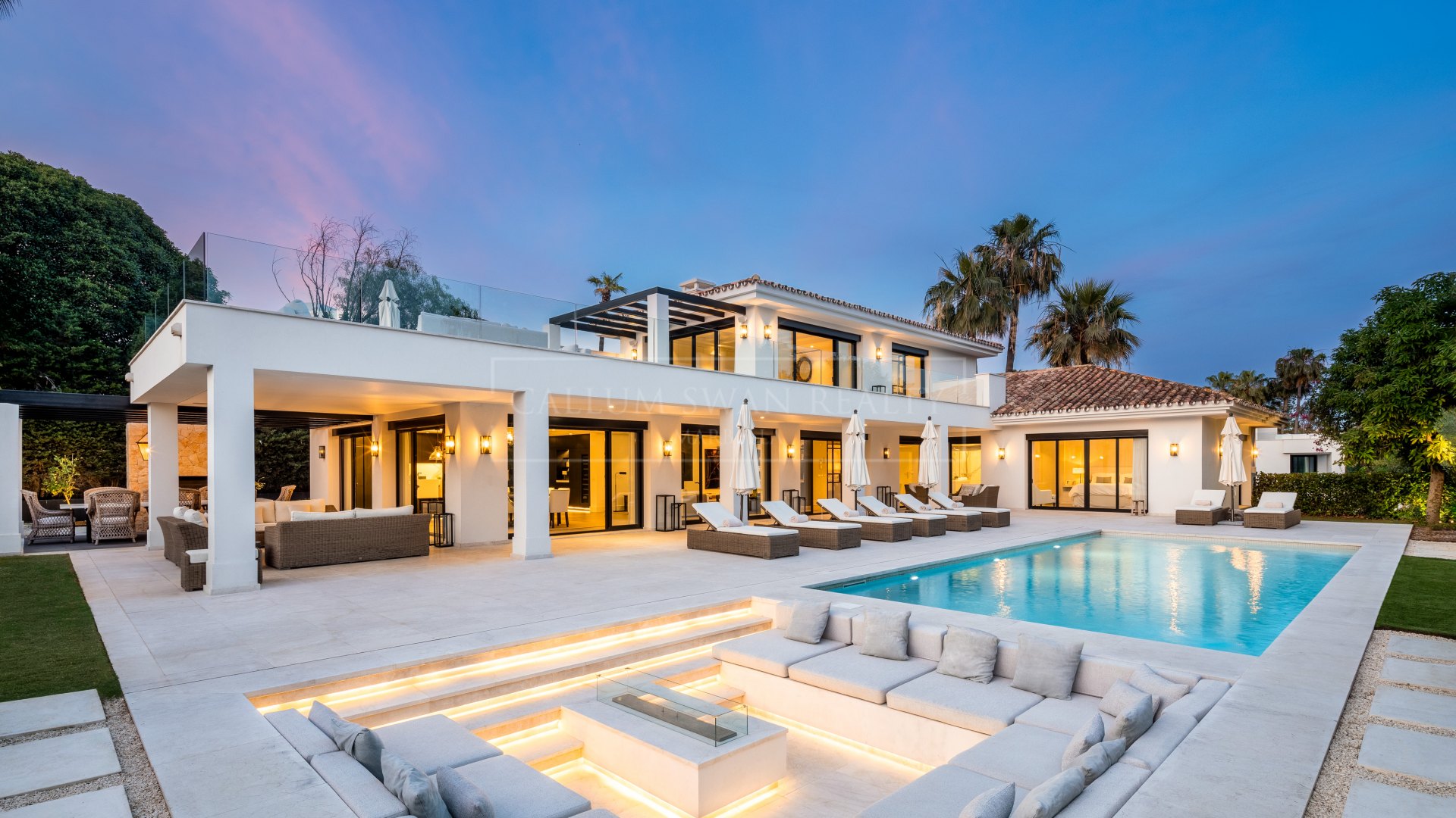 Villa en primera línea de golf en Nueva Andalucia, Marbella