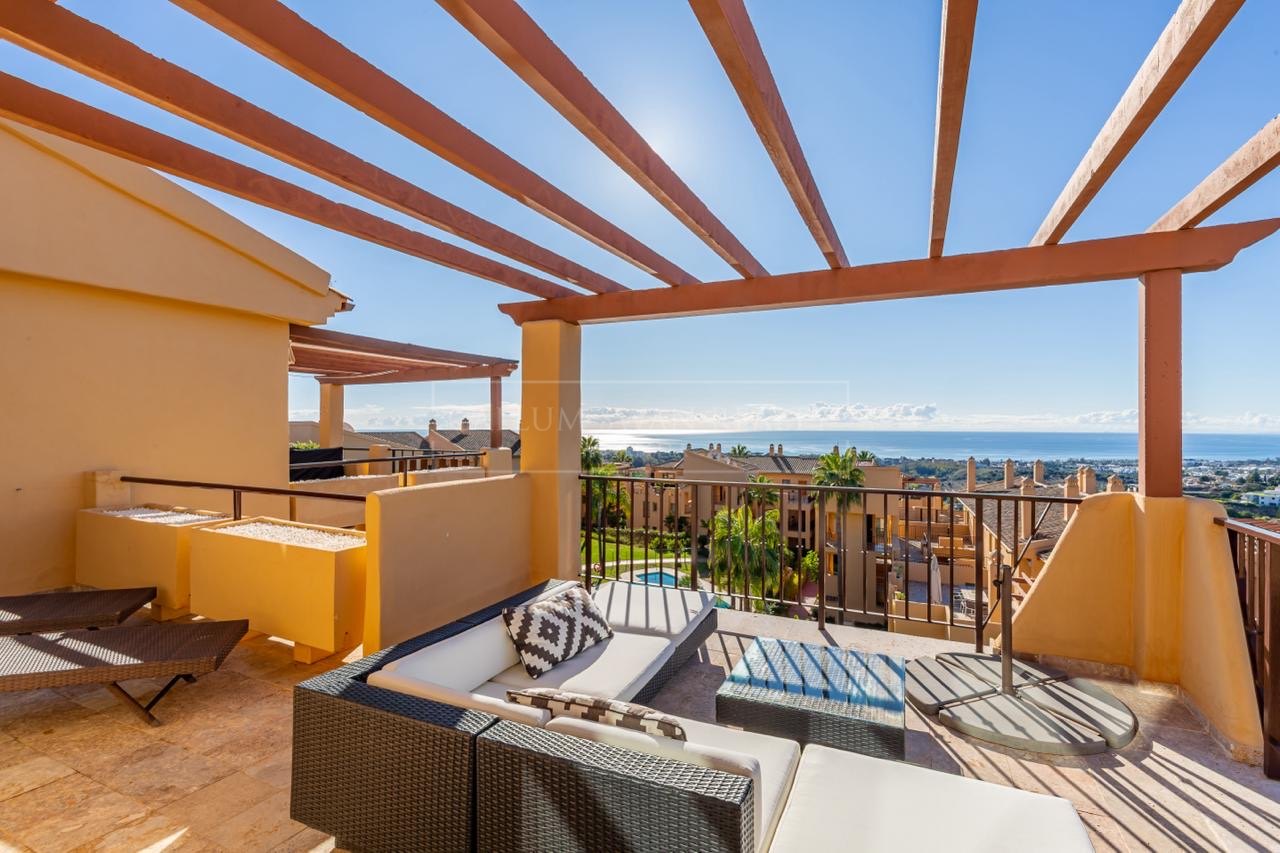 Penthouse de deux chambres à vendre avec vue panoramique sur la mer à Benahavís