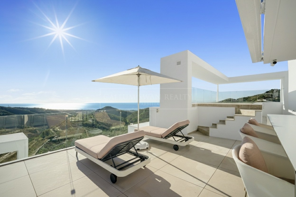 Three-Bedroom Duplex Penthouse for Sale in Ojén with Sea Views and Rooftop Pool