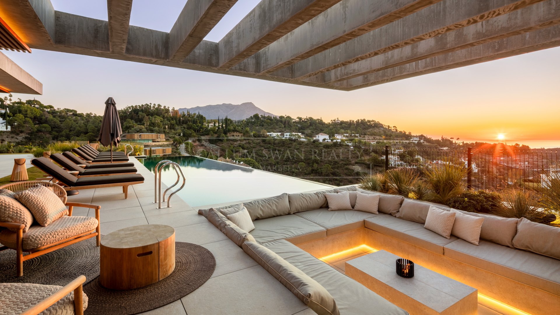 Contemporary Six-Bedroom Villa with Panoramic Sea and Mountain Views in El Madroñal, Benahavís