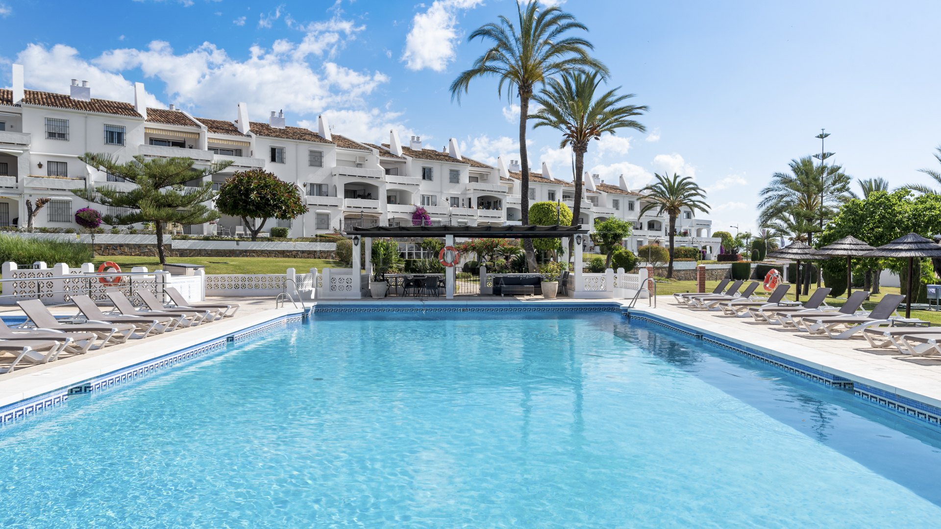 Appartement rénové en rez-de-chaussée avec accès au jardin à Malambo, Nueva Andalucía