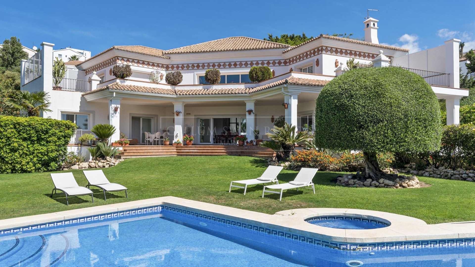 Villa de style andalou avec vue sur la mer à vendre à Paraíso Alto, Benahavís