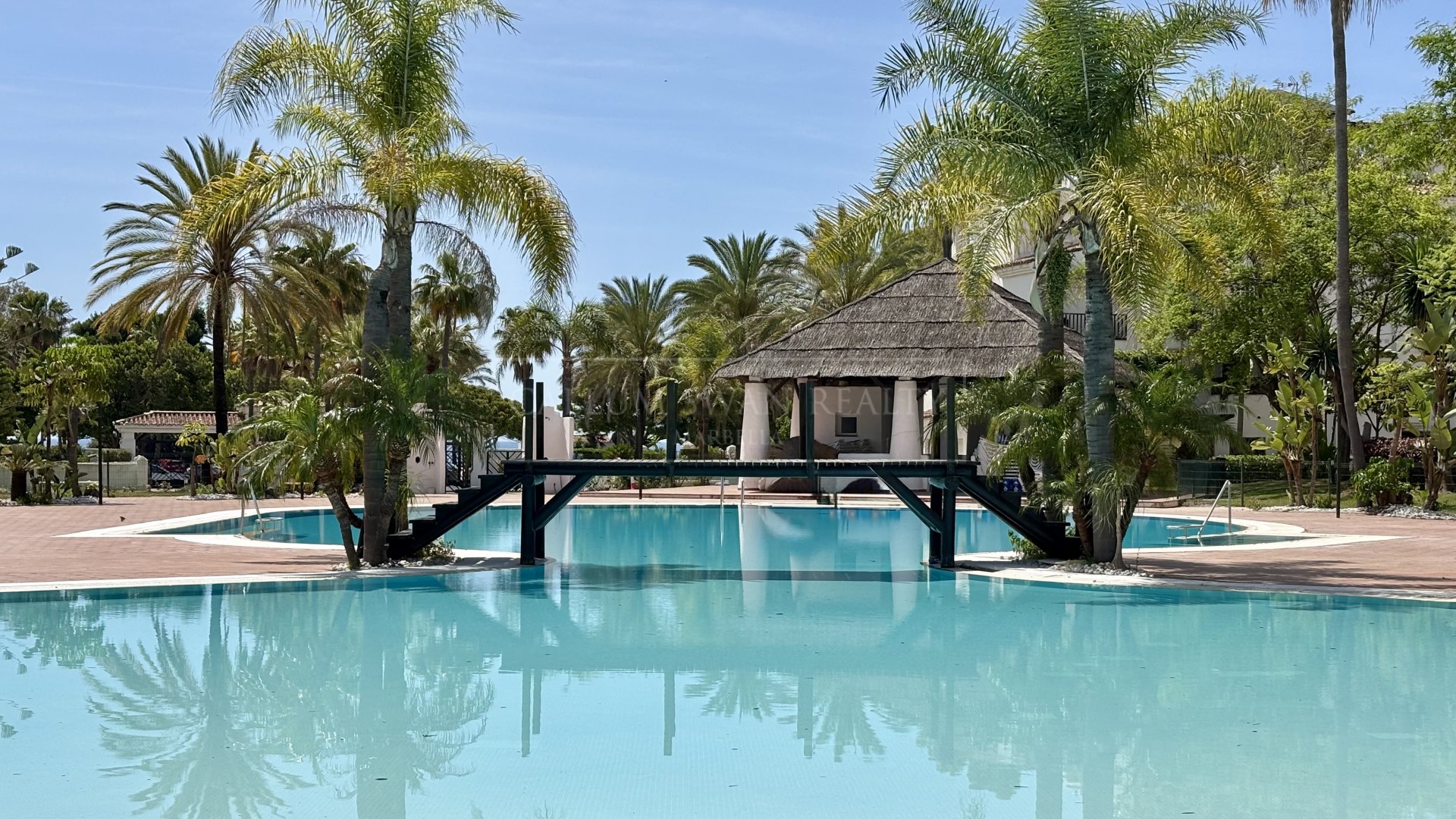 Appartement en rez-de-jardin en bord de mer à louer longue durée