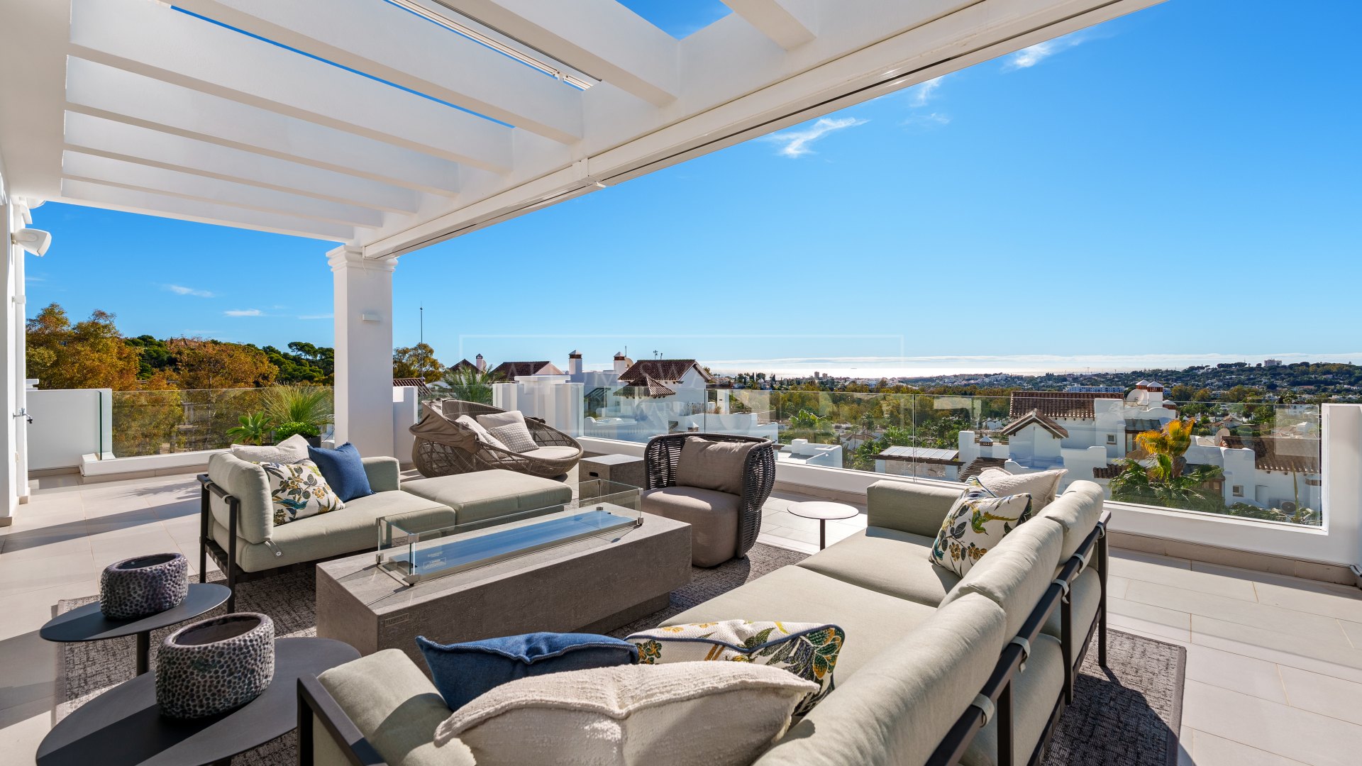 Penthouse duplex contemporain de trois chambres avec vues panoramiques à vendre à Aloha, Nueva Andalucía