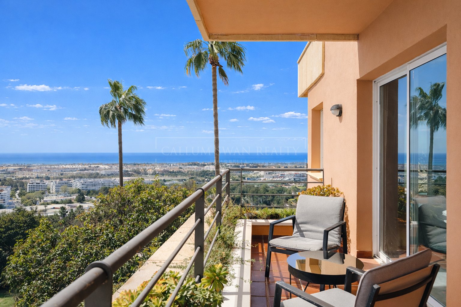Appartement de trois chambres avec vue sur le golf et la mer à Magna Marbella, Nueva Andalucía
