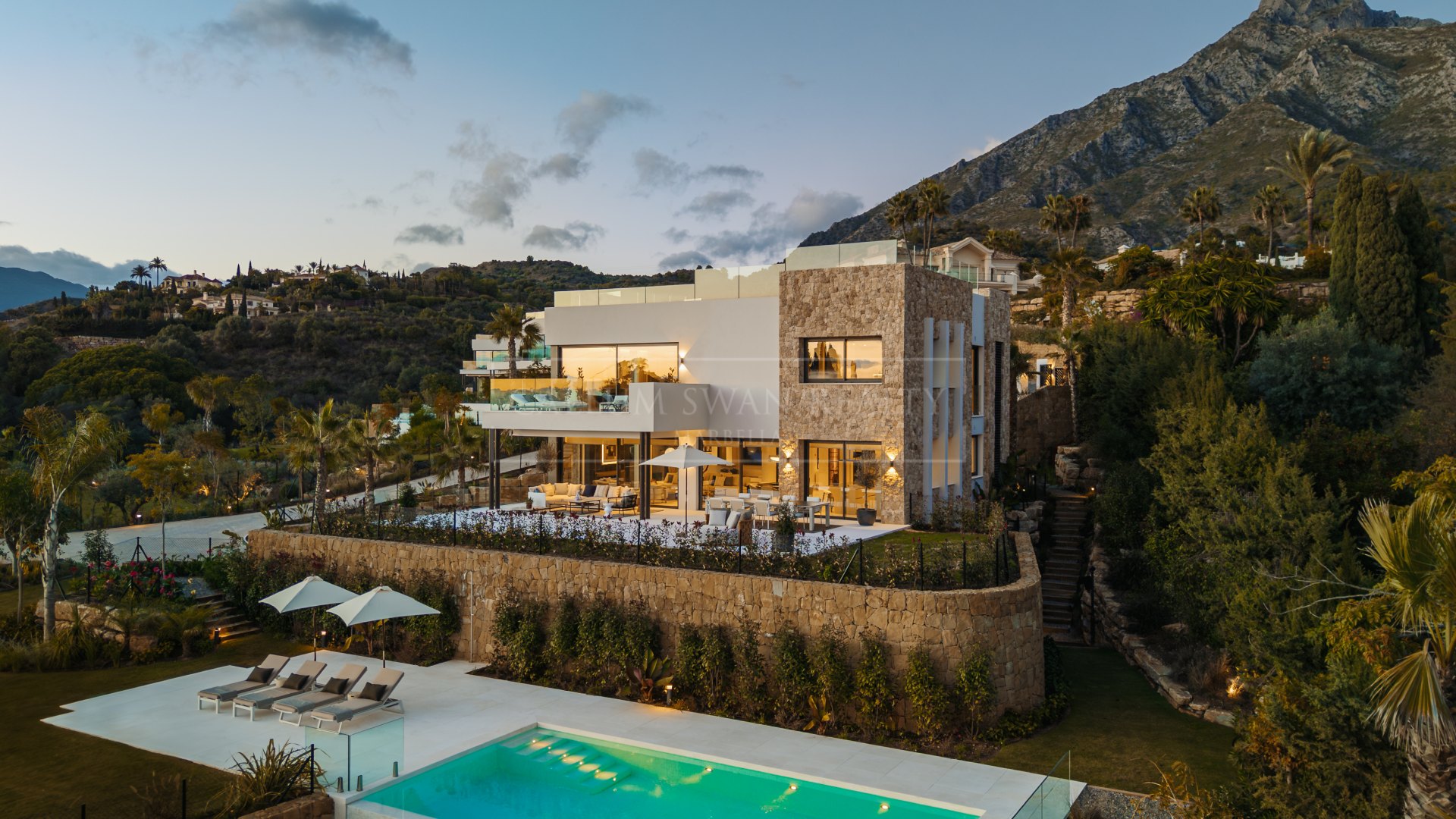 Villa contemporaine de cinq chambres avec vue sur la mer à Marbella Hill Club, Golden Mile
