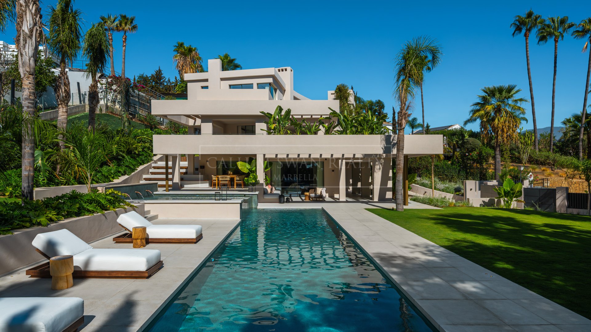 Villa moderne en construction dans la vallée de golf de Nueva Andalucia