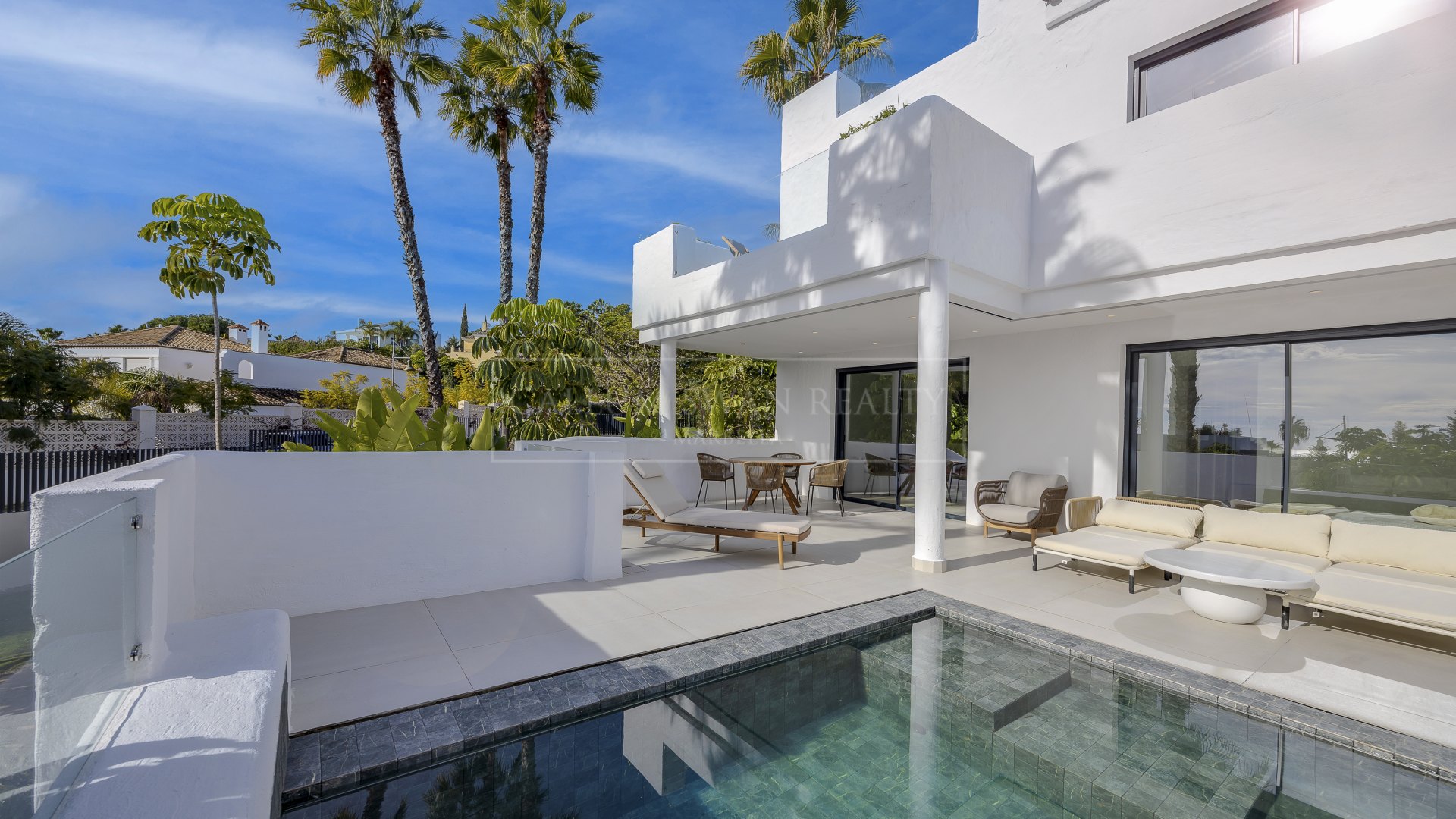 Lovely Townhouse with Private Pool and Sea Views in El Paraiso, Estepona