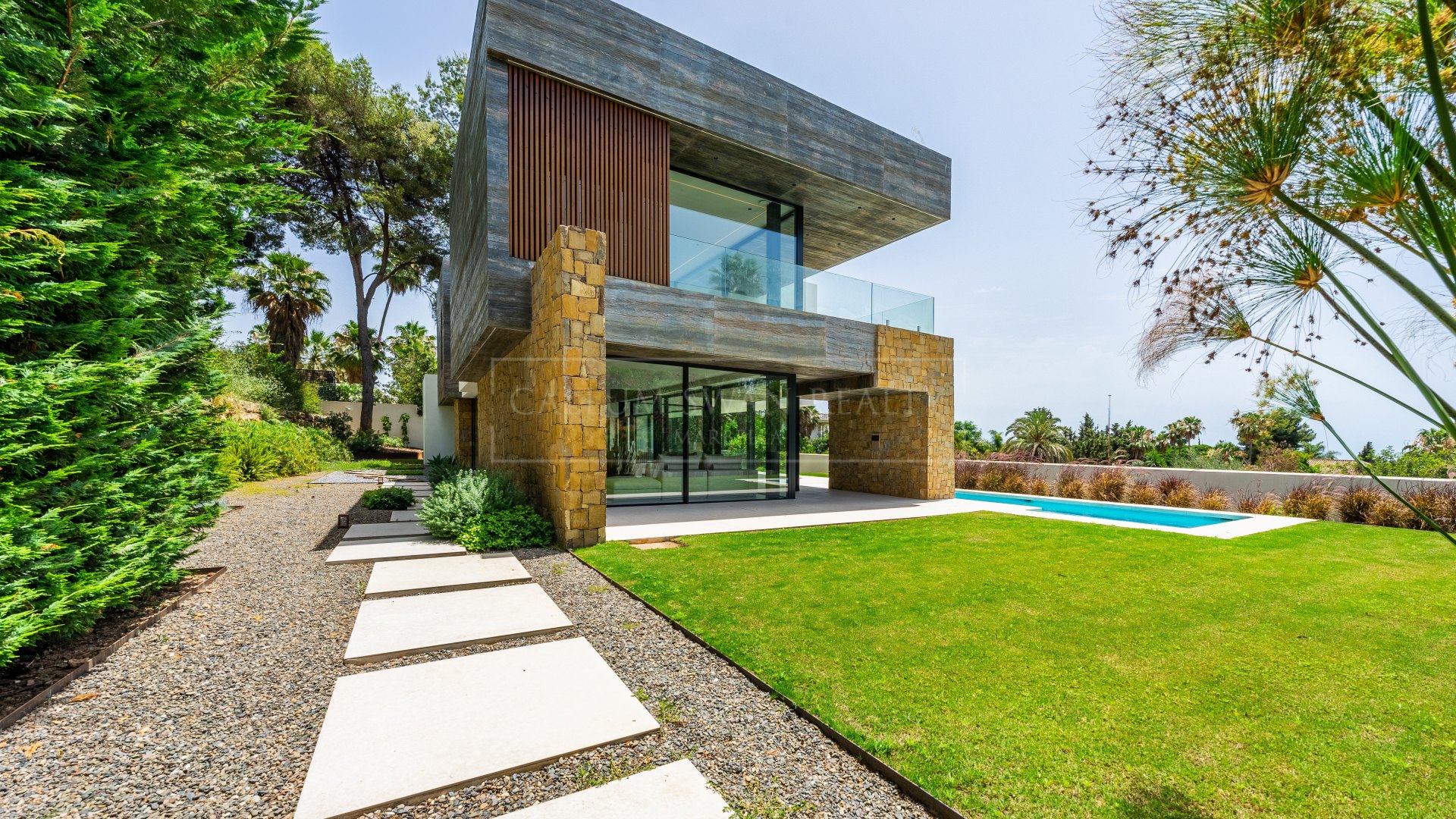 Preciosa villa de lujo moderna con aire Mediterráneo en Milla de Oro