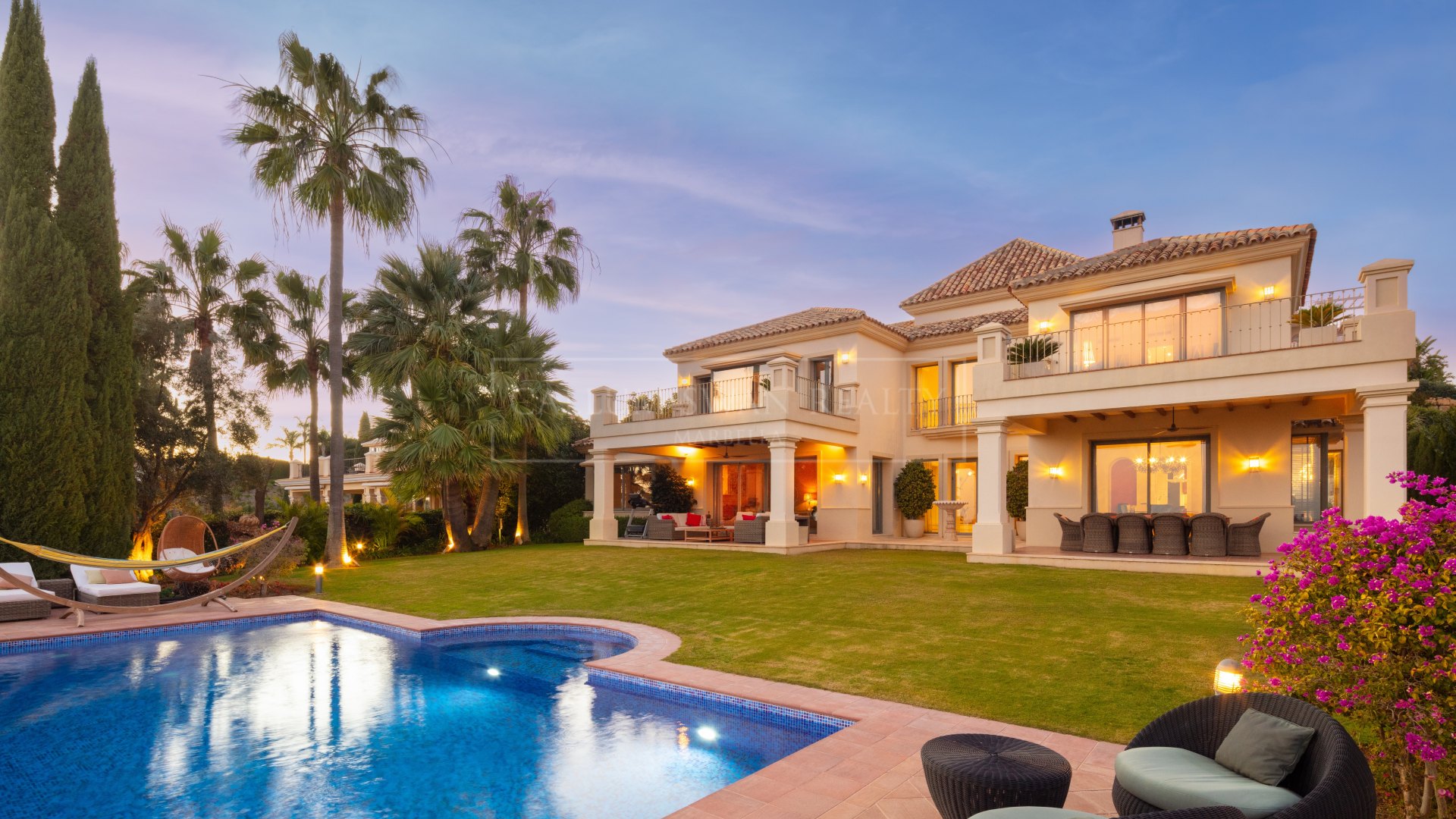 Andalusian style villa with sea views in Los Flamingos