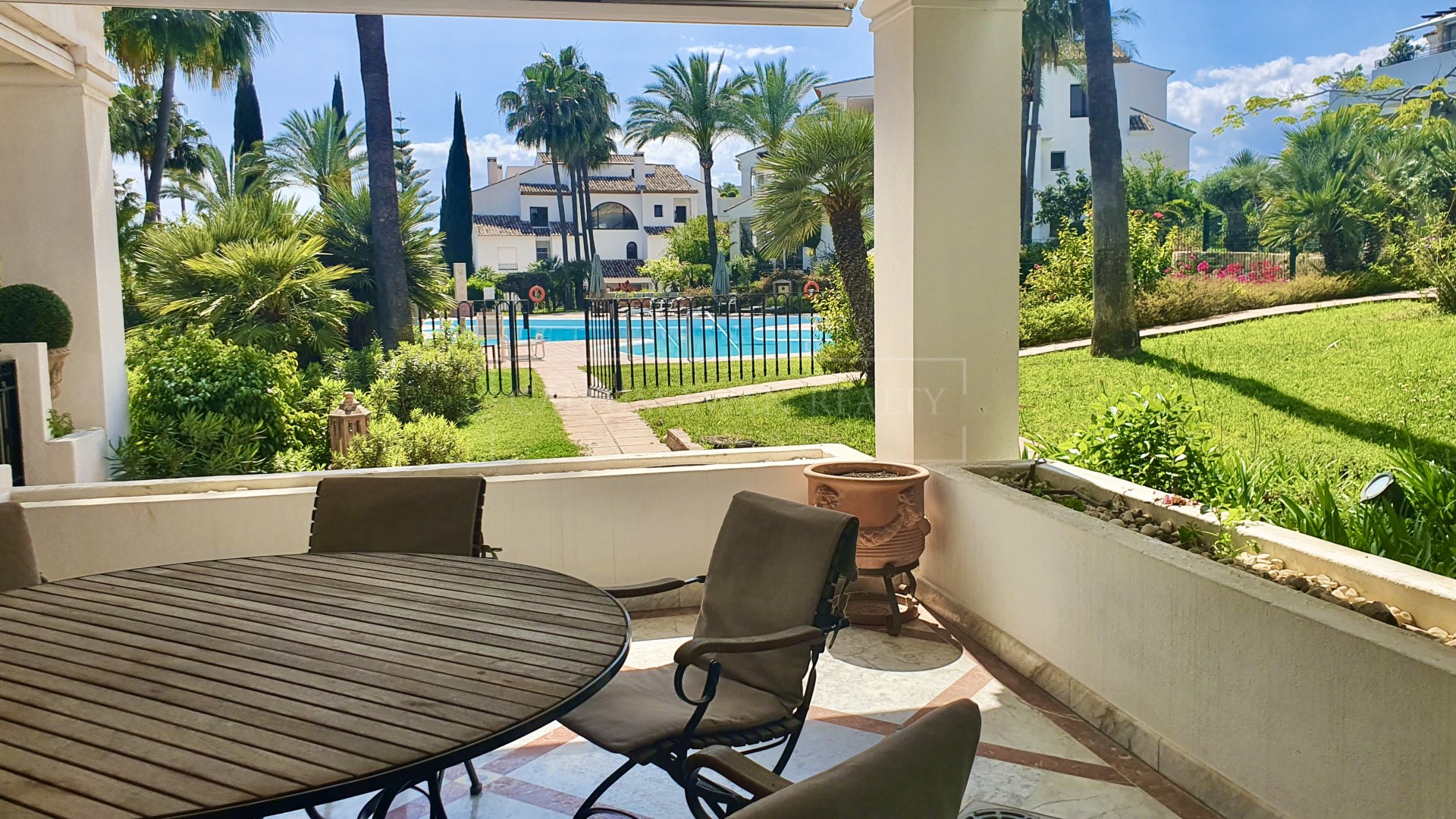 Ground Floor Apartment for sale in Monte Paraiso Country Club, Marbella Golden Mile