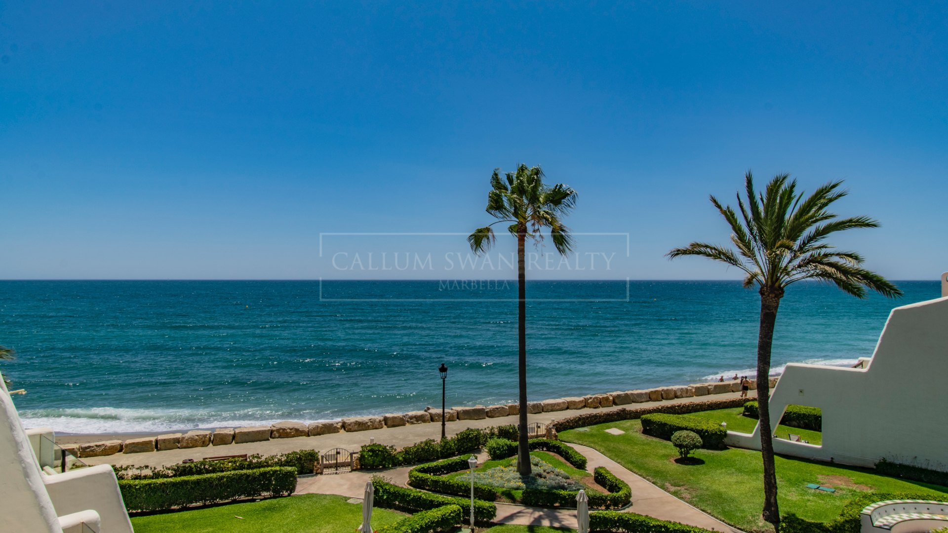 Marbella Golden Mile : Maison en bord de mer avec vue sur la mer