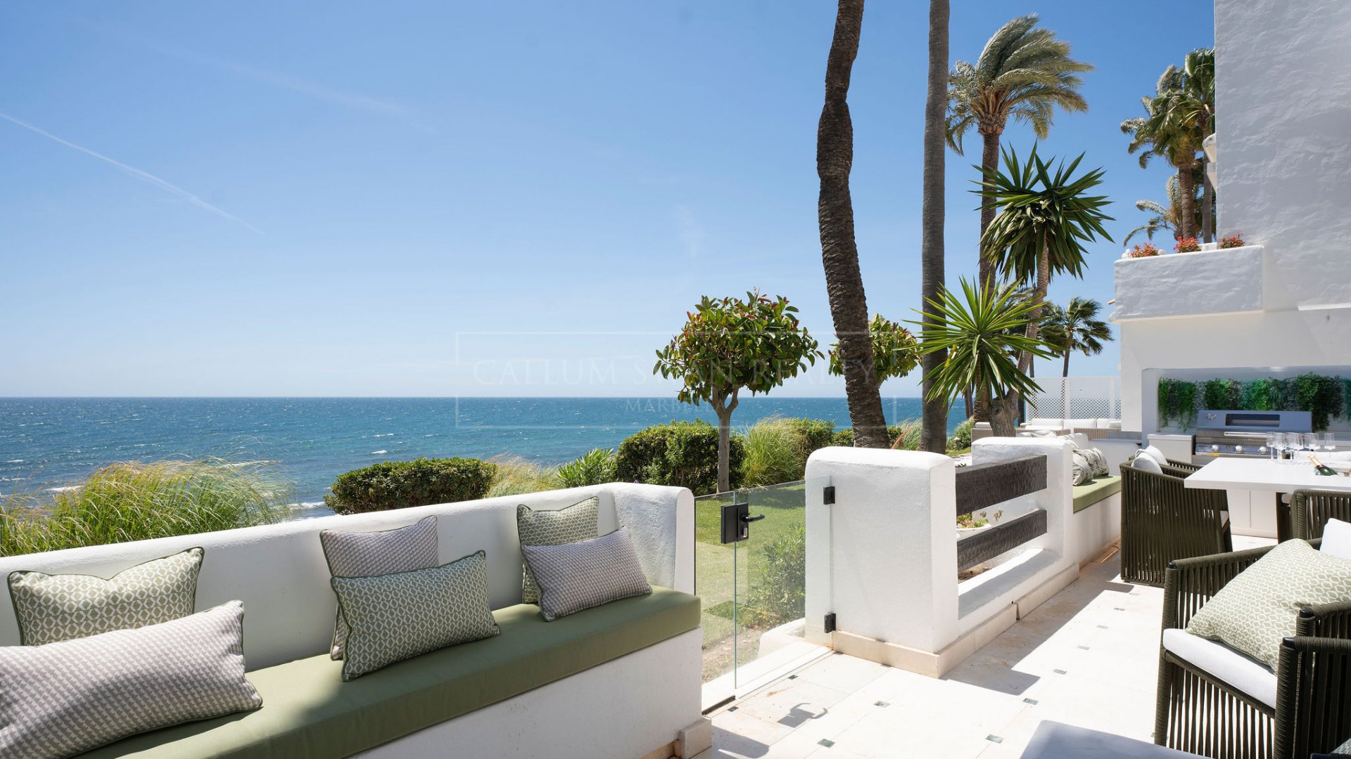 Frontline beach apartment in Marina Puente Romano, Marbella Golden Mile