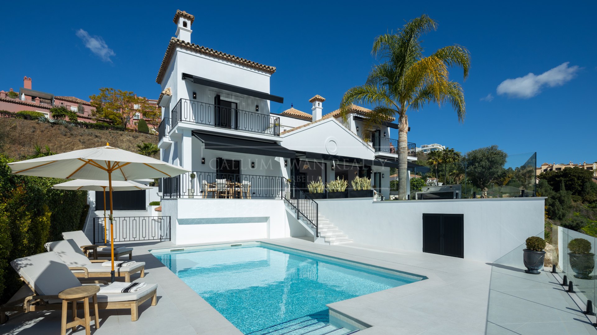 Stylish luxury family home for sale in Monte Halcones