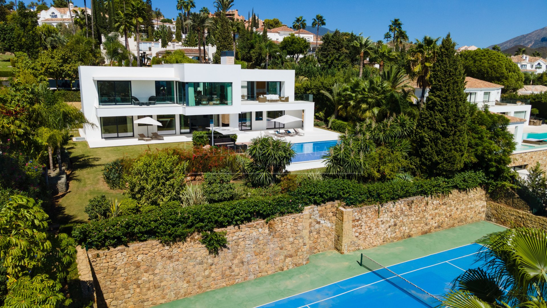 La Cerquilla: luxury villa for sale with a private tennis court