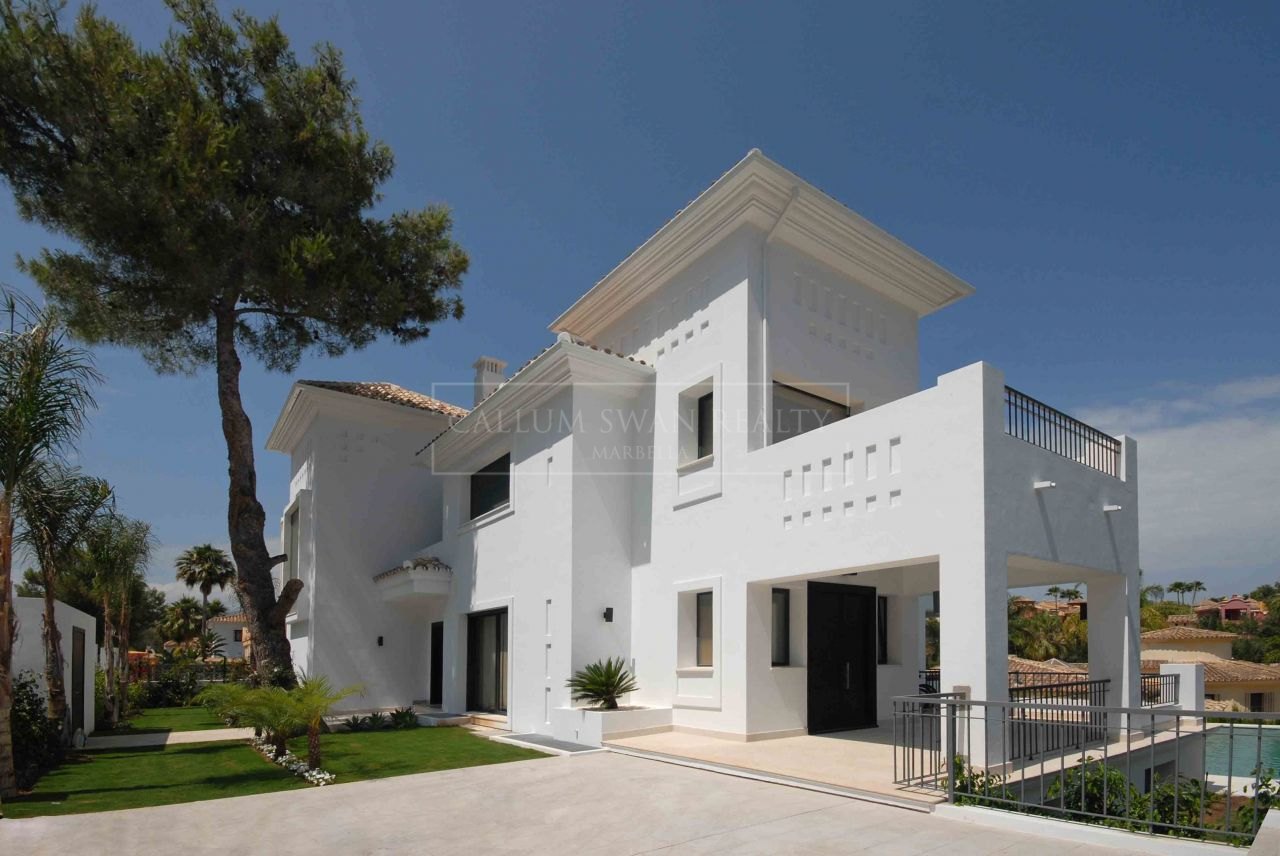 Villa for sale and rent in Nueva Andalucia