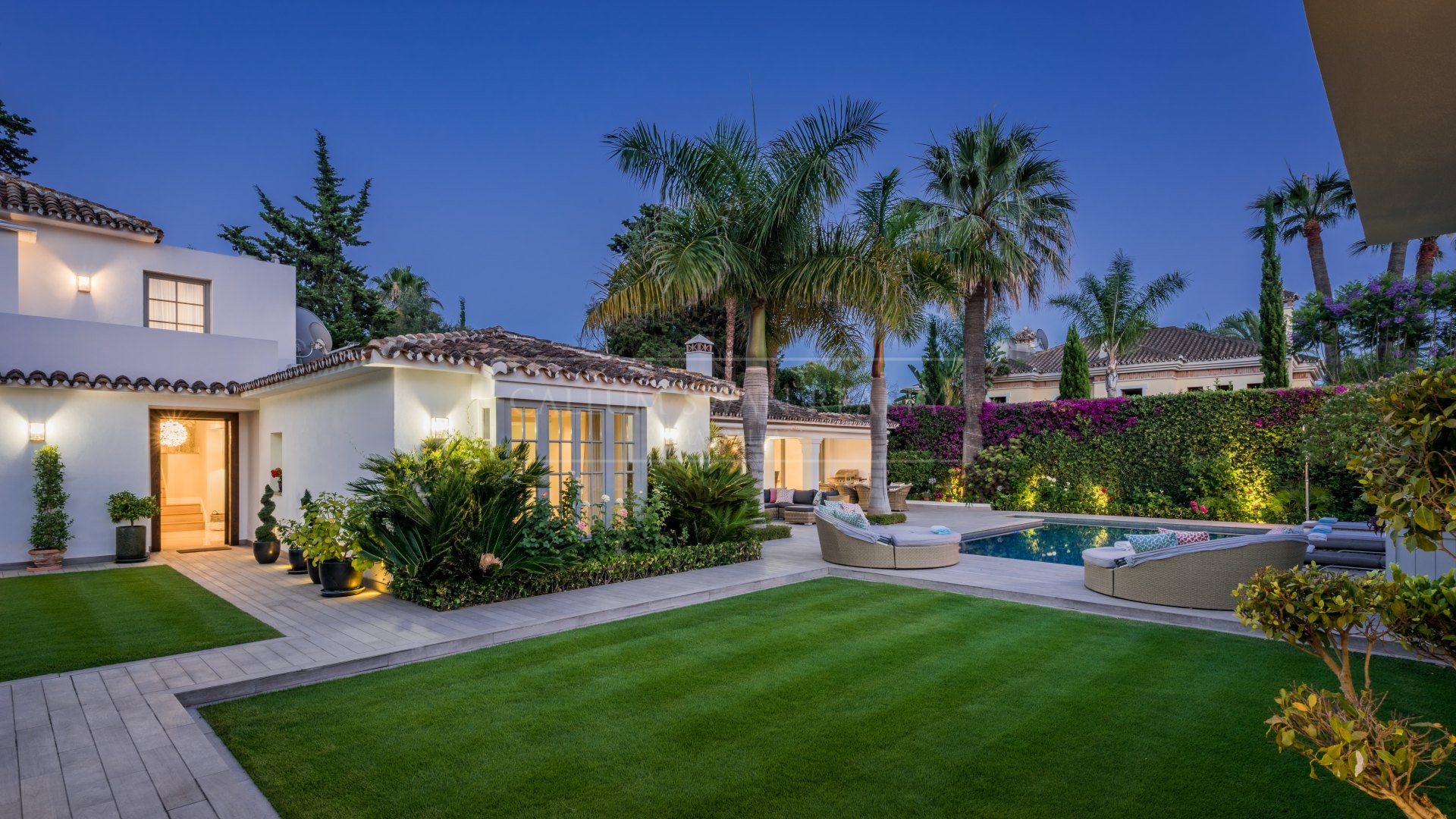 Estilosa villa familiar de lujo en venta en Marbella Club cerca de la playa