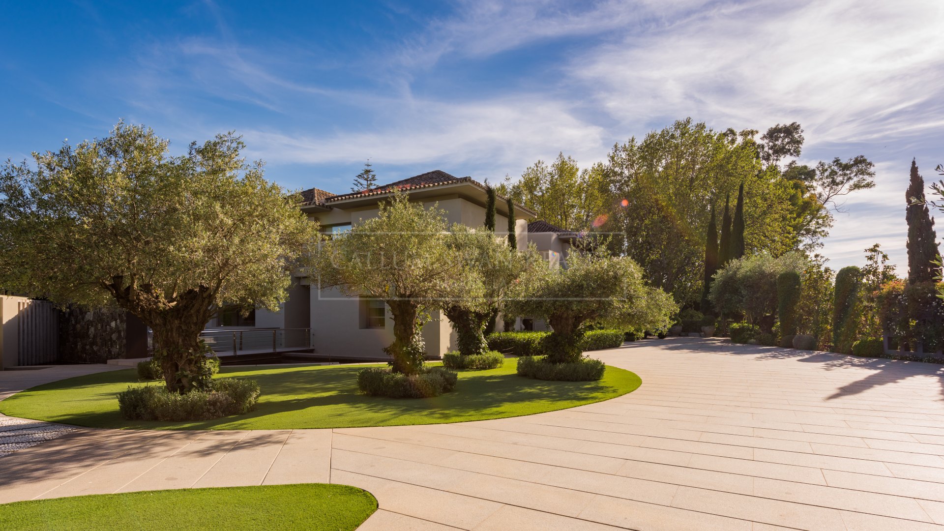Villa for sale in Las Torres, Marbella Golden Mile