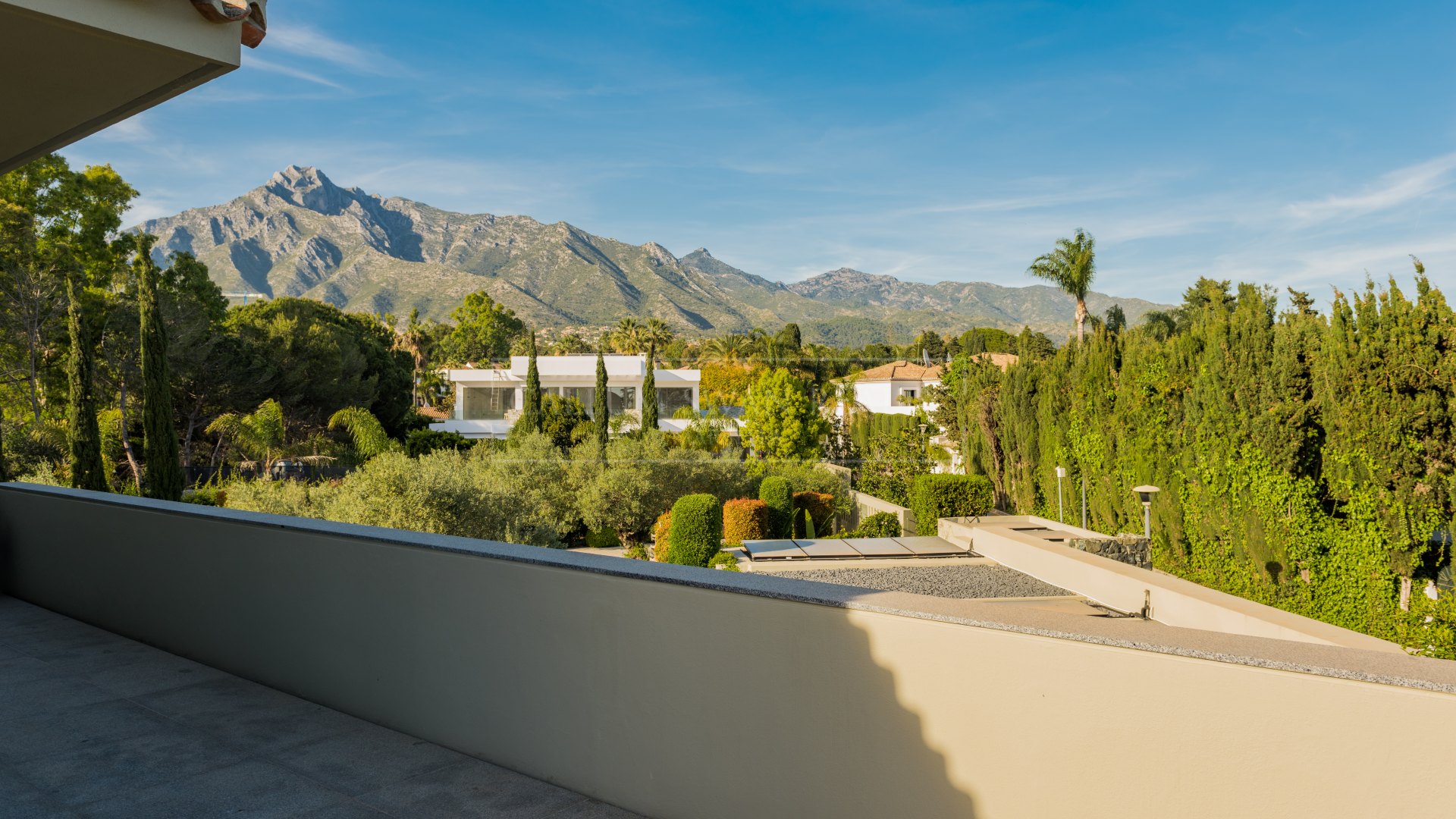 Villa for sale in Las Torres, Marbella Golden Mile