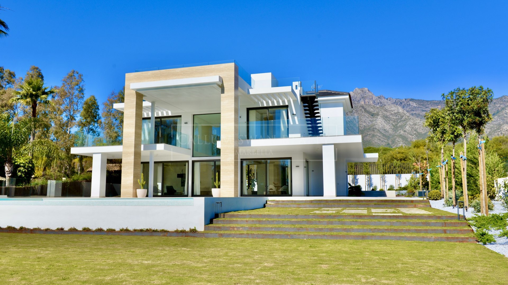 Altos de Puente Romano, brand new villa for sale