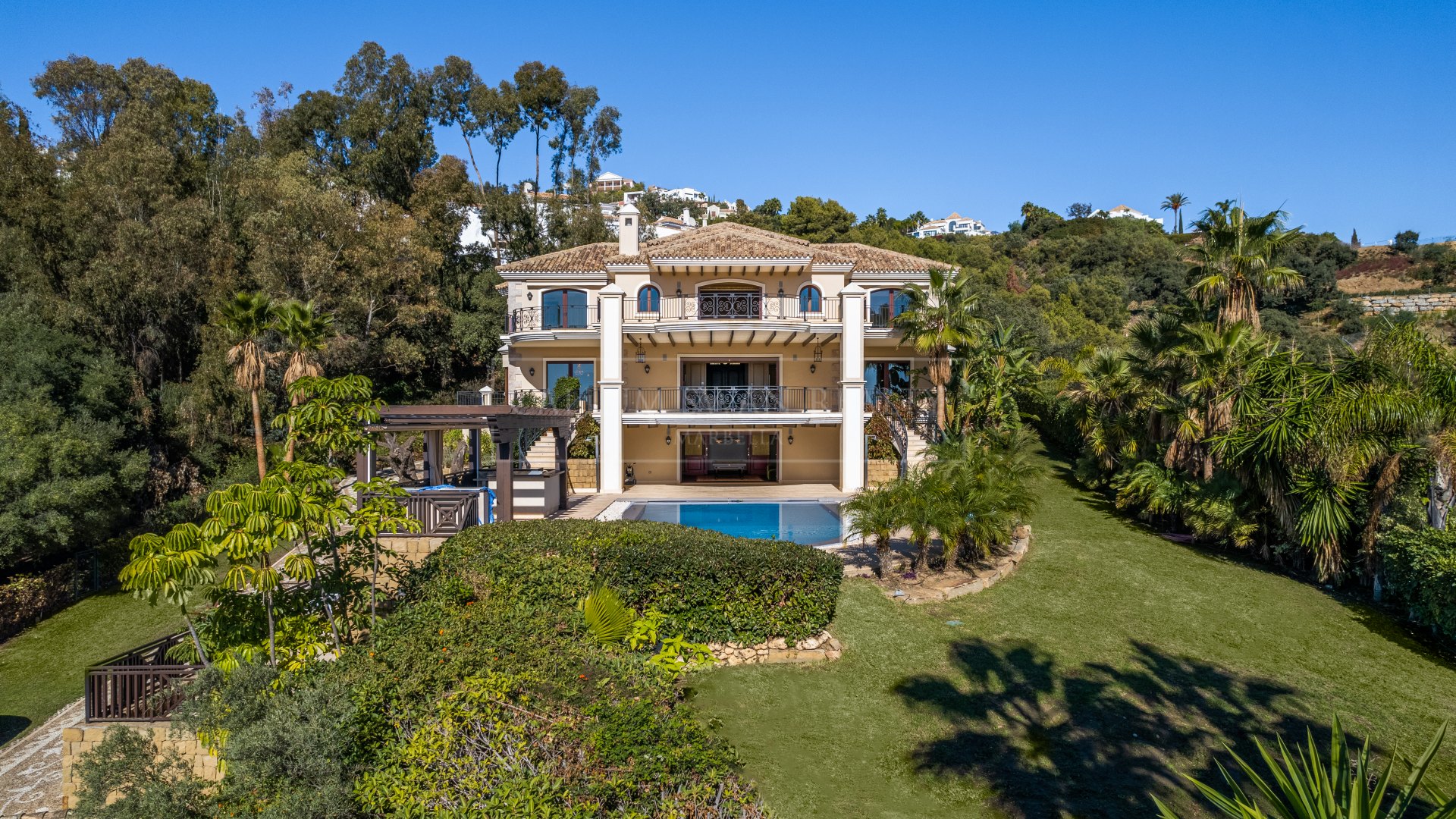 Unique luxury villa with impressive views in Altos de los Monteros