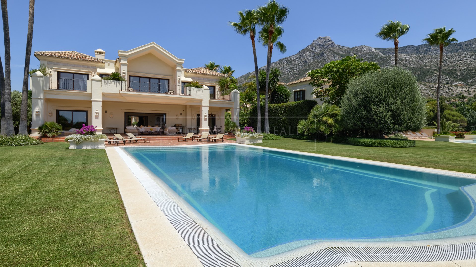 Andalusian style villa for sale in Marbella Hill Club