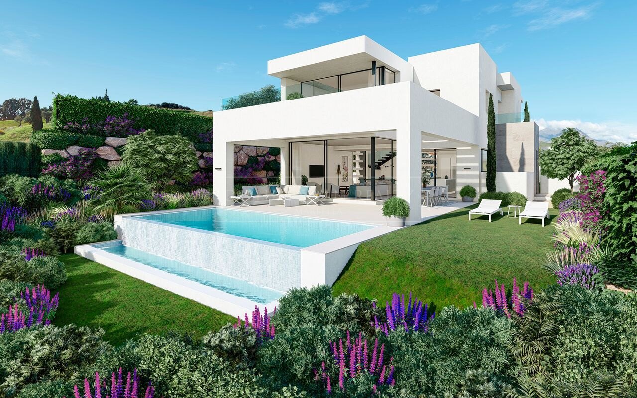 Villa for sale in Estepona Golf, Estepona