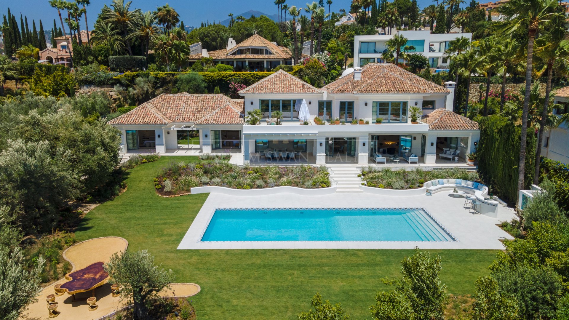 Stunning Luxury villa in La Cerquilla with sea, golf and mountain views