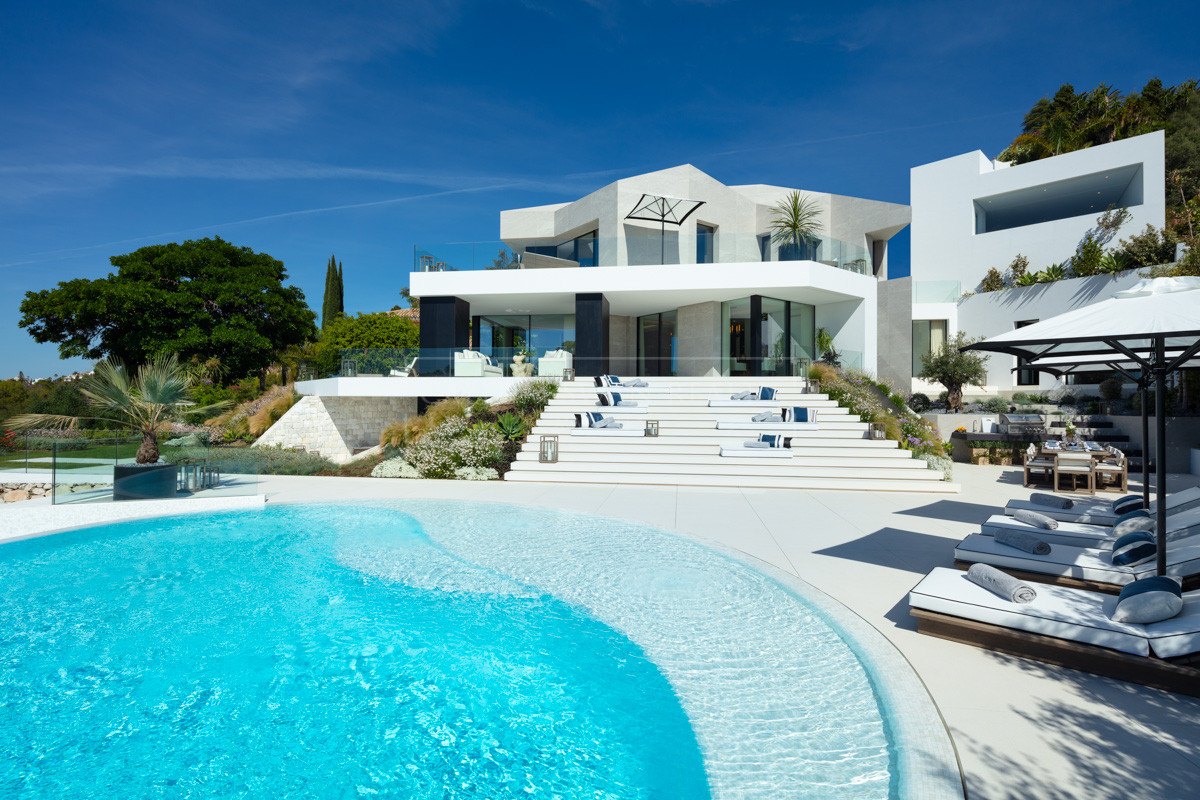 Spectacular luxury villa in El Herrojo