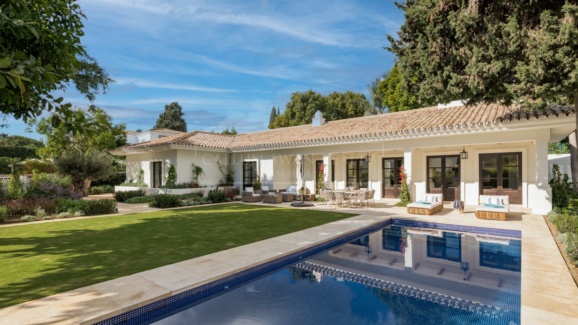 Beautiful family villa, with the charming style of Marbella Club
