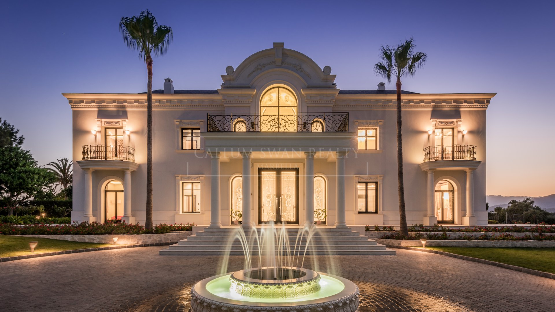 Classical style luxury villa in the east side of Marbella