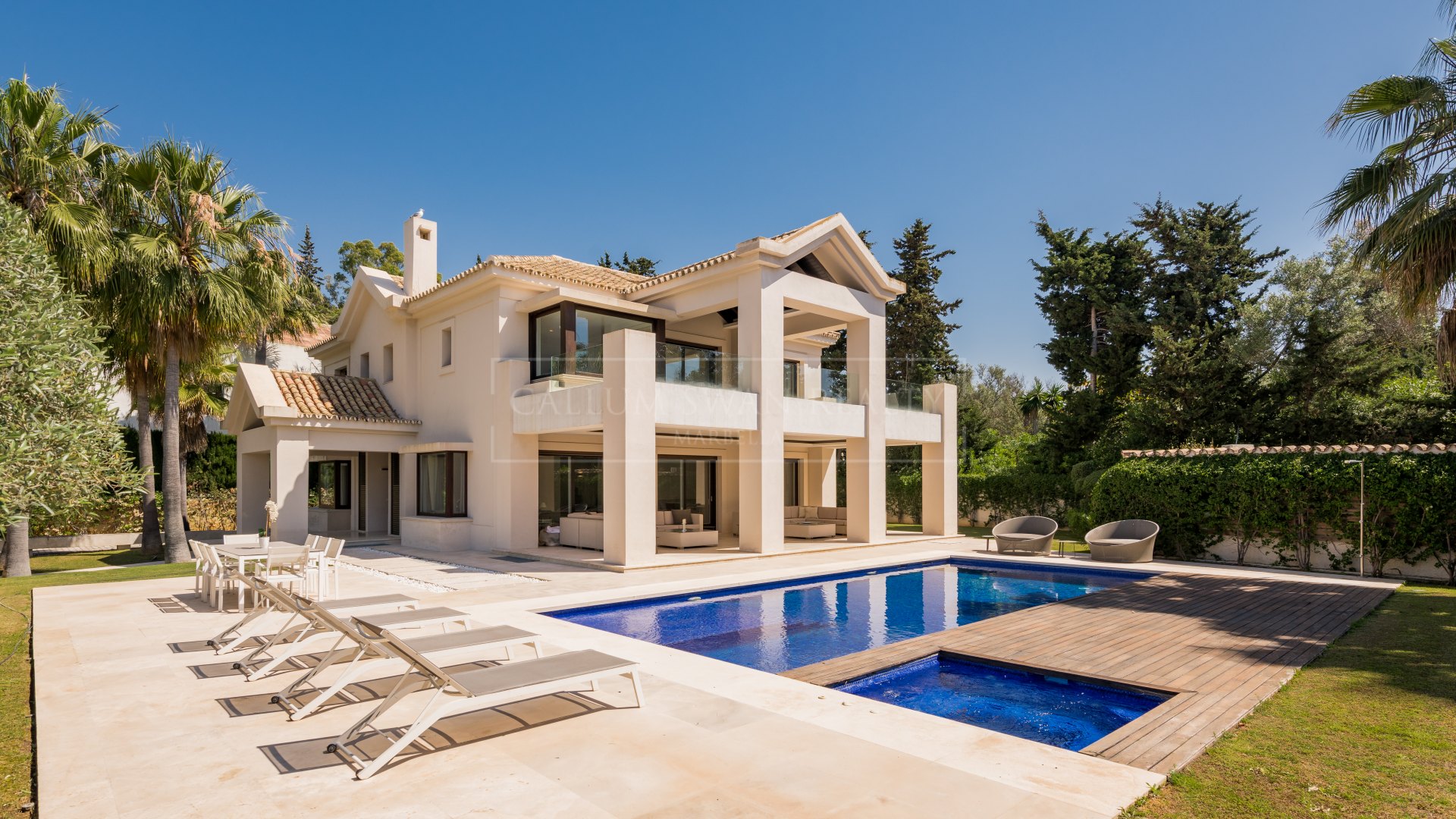 Elegant luxury villa walking distance in Marbella Club and the beach
