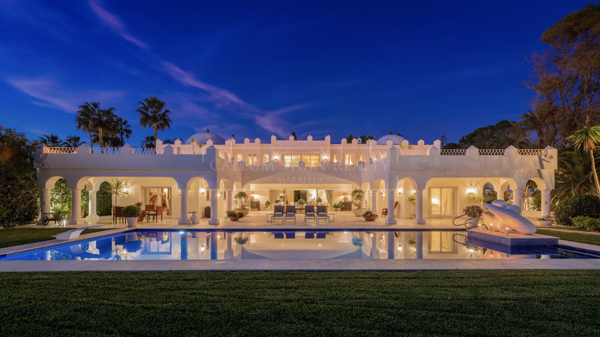 Exclusiva y maravillosa residencia en primera de playa en Marbella