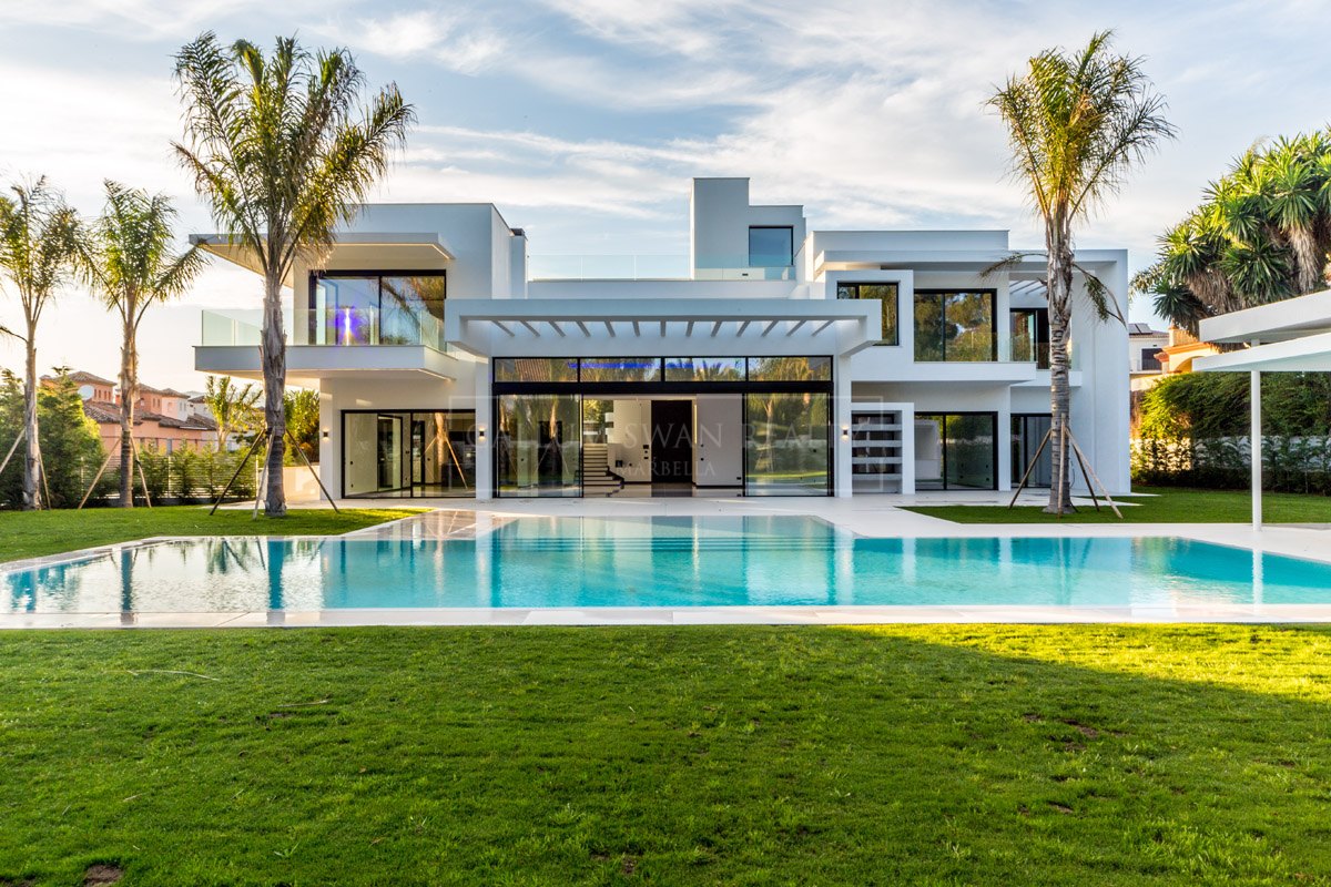 Brand new modern villa in Guadalmina Baja