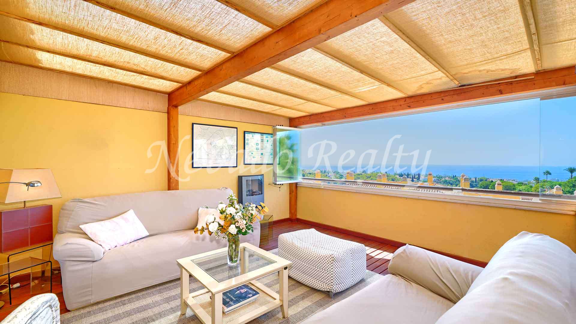 Penthouse in Condado de Sierra Blanca with sea views for sale