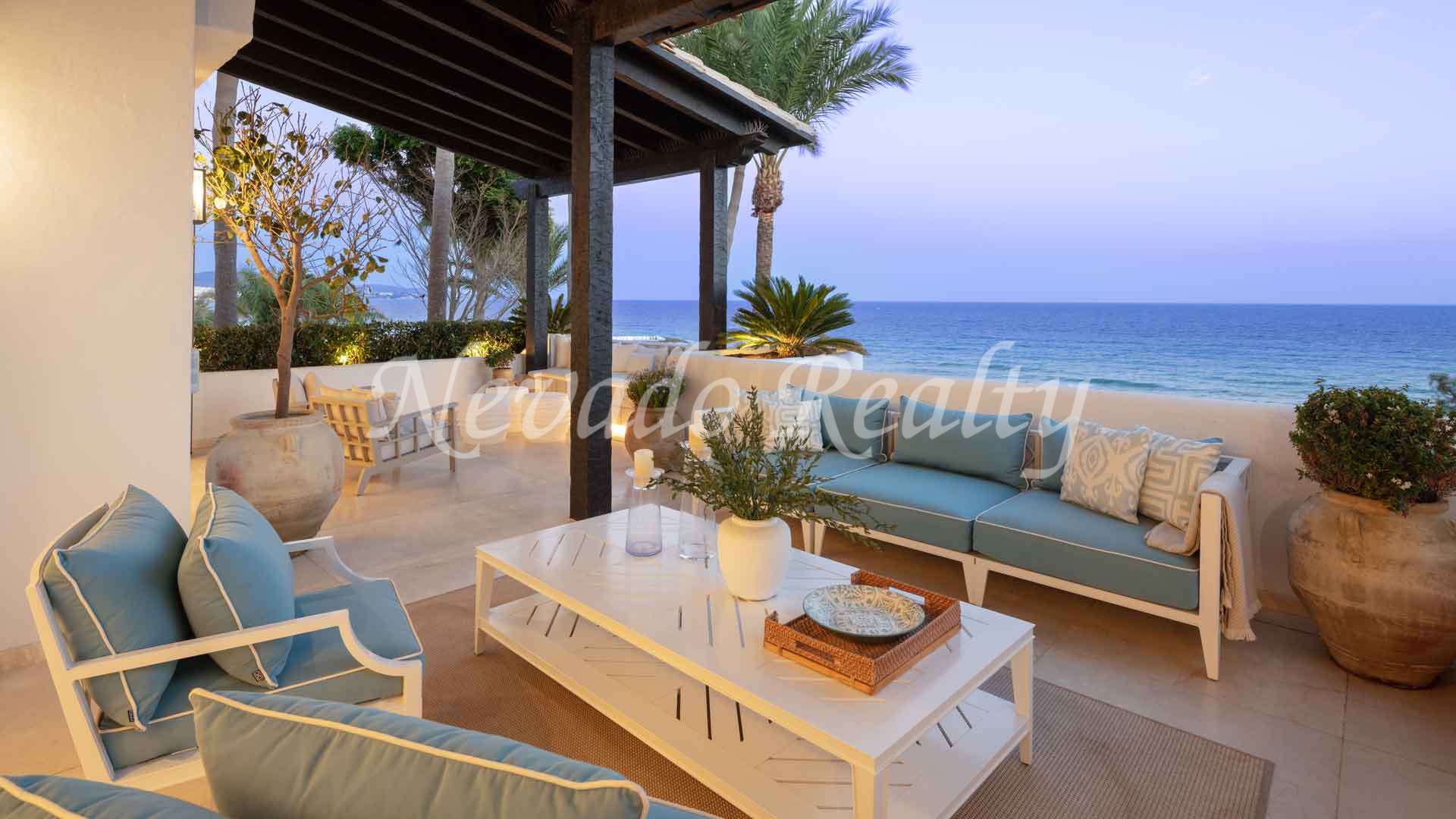 Front line beach penthouse in Marina de Puente Romano for sale