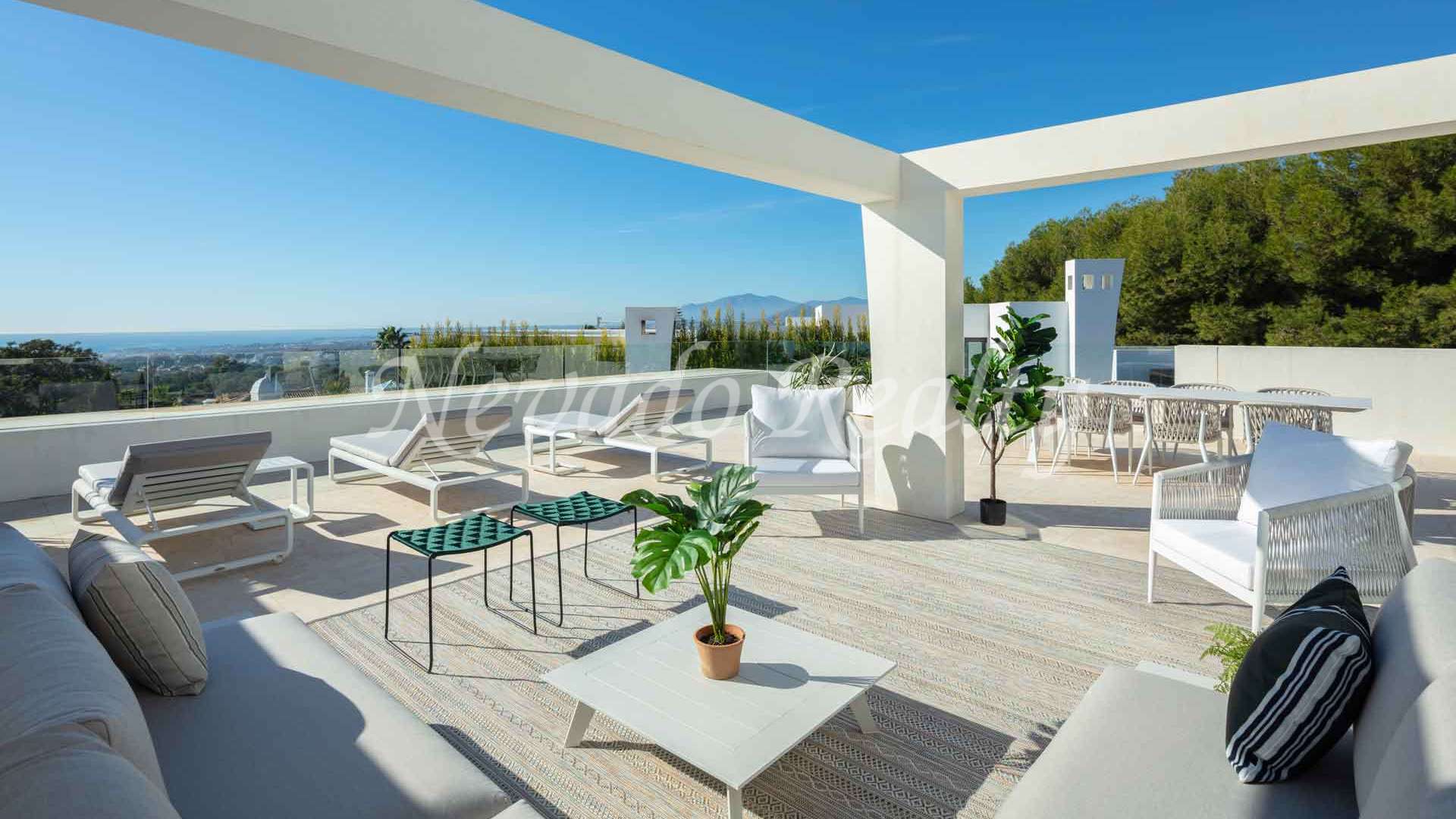 Modern penthouse in Sierra Blanca with sea views for sale