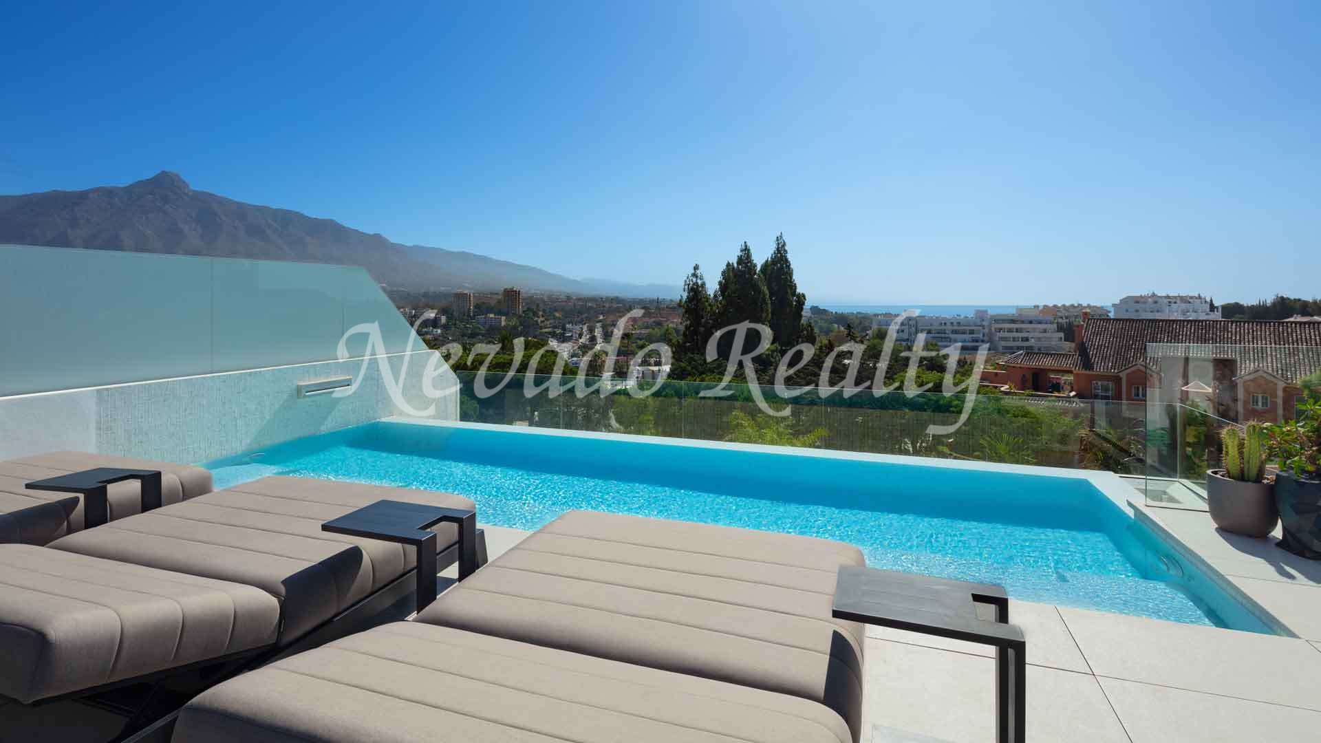 Villa in Nueva Andalucia with sea views for sale.