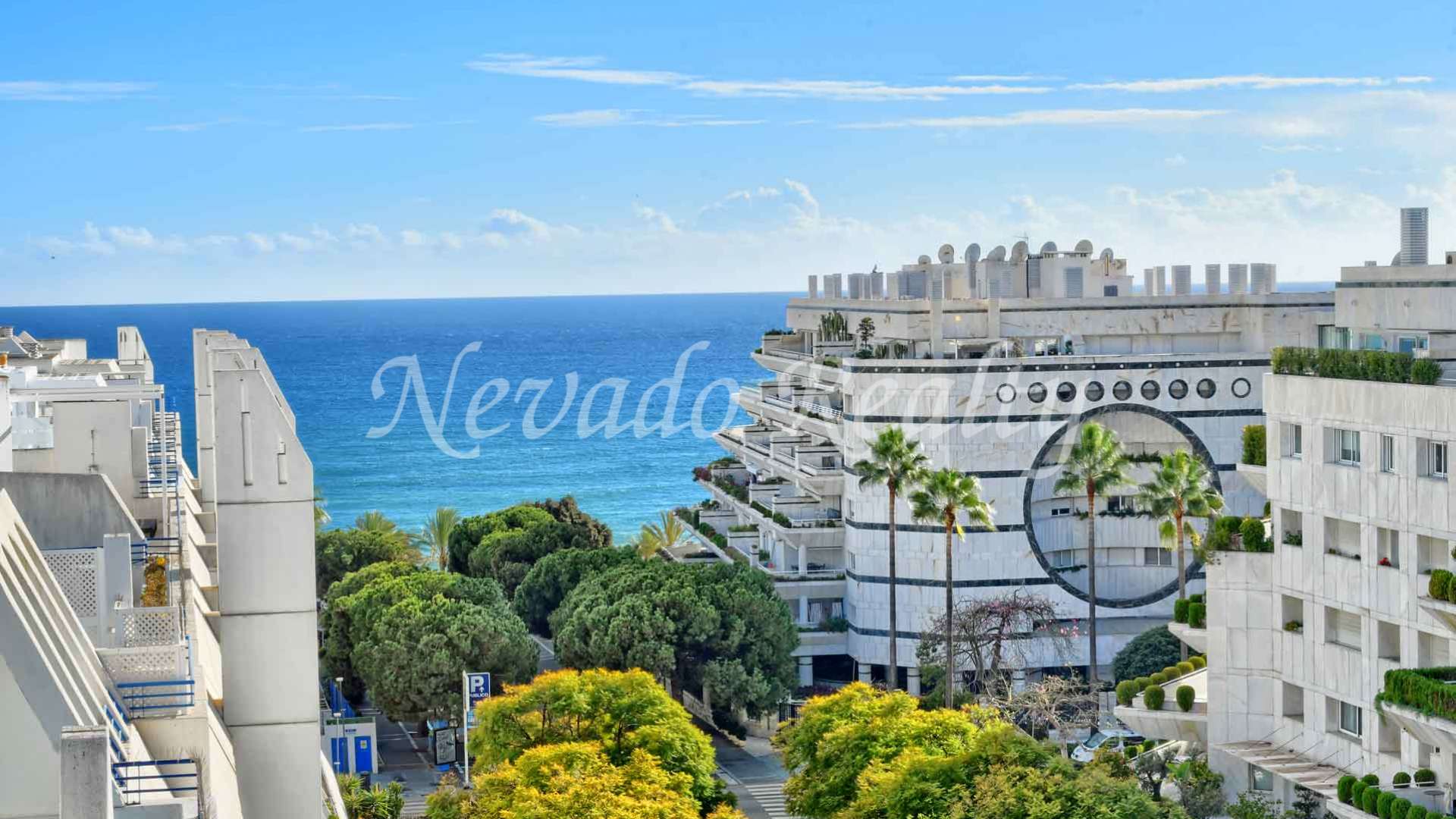 Penthouse in Marbella Hosue with private pool for sale