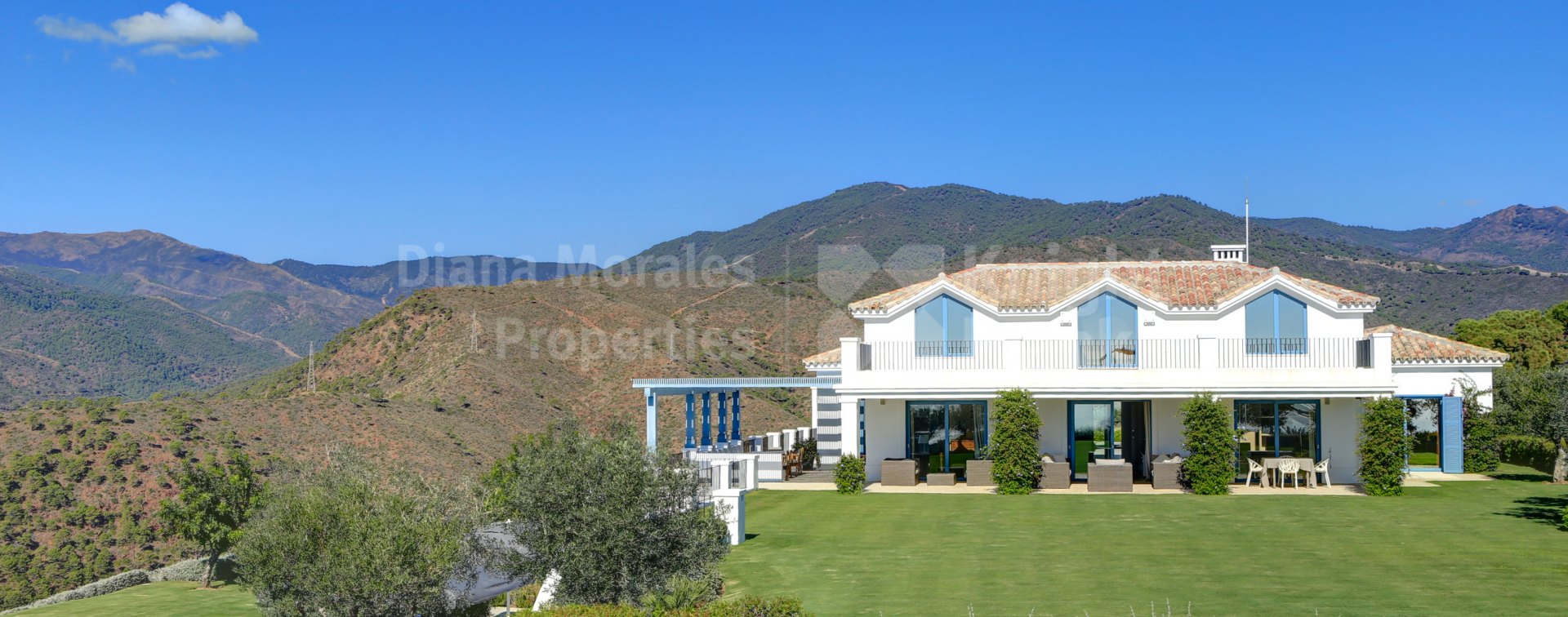 Monte Mayor, Spacious and Private Villa with Fantastic Sea Views