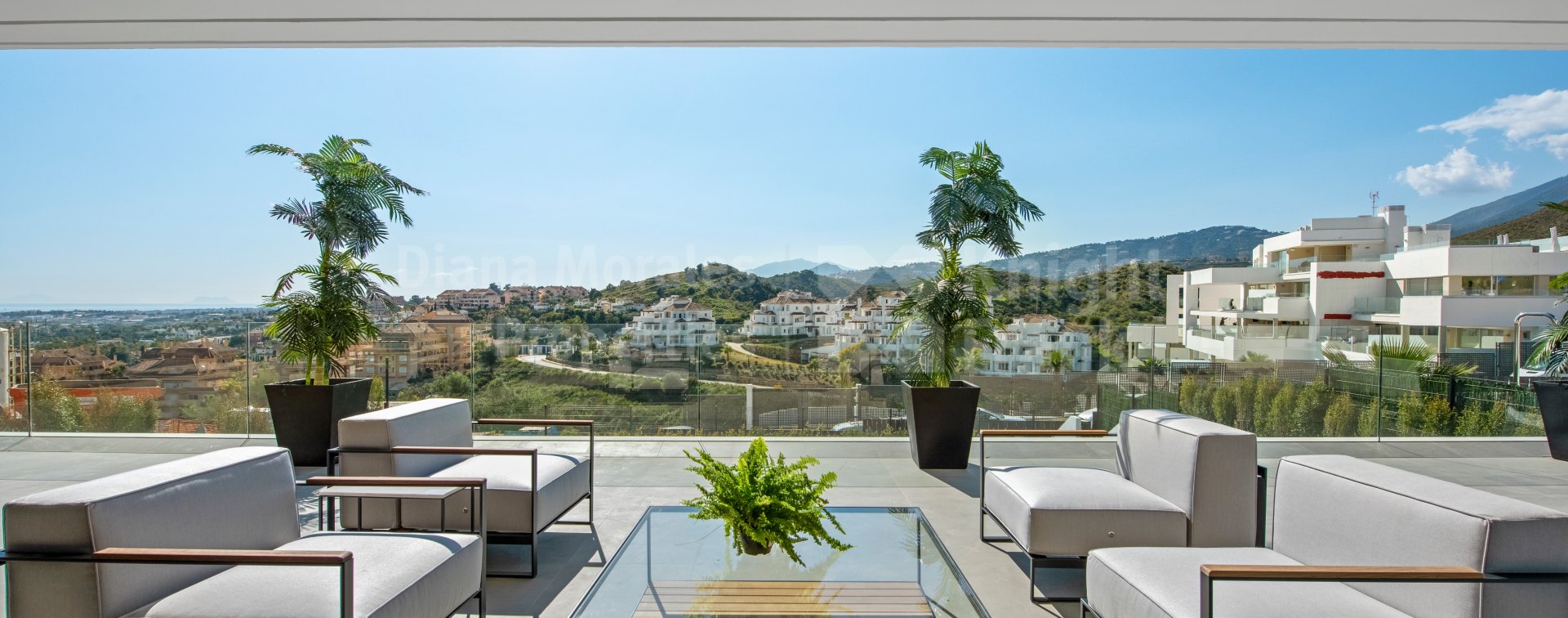 Nueva Andalucia, Villa à vendre avec vues panoramiques dans une urbanisation clôturée