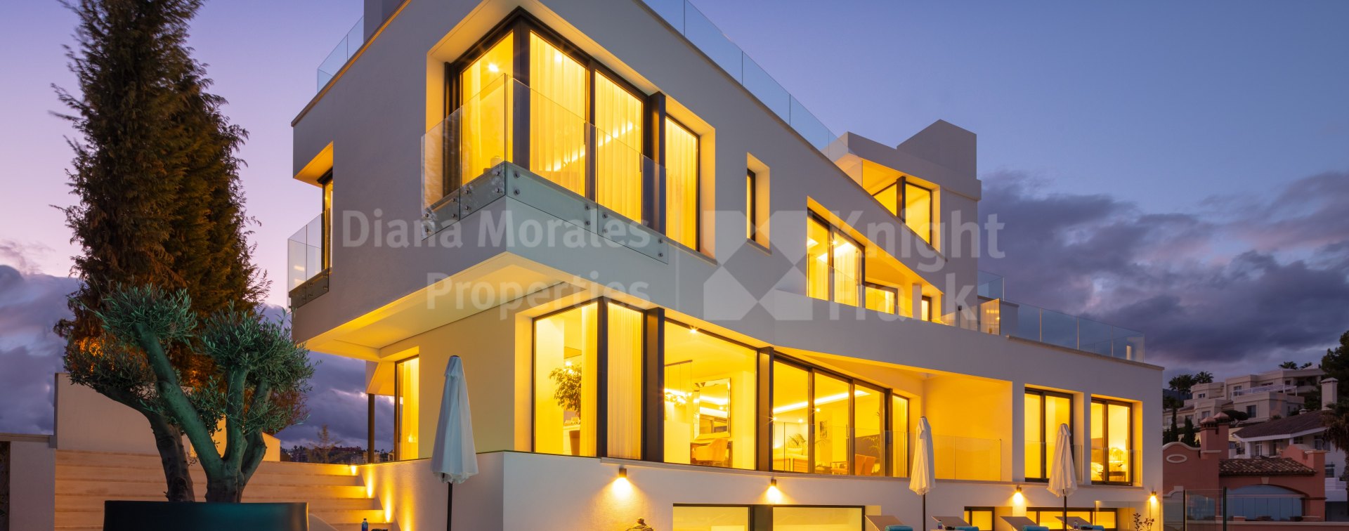 Brand new five-bedroom villa in La Quinta with panoramic views
