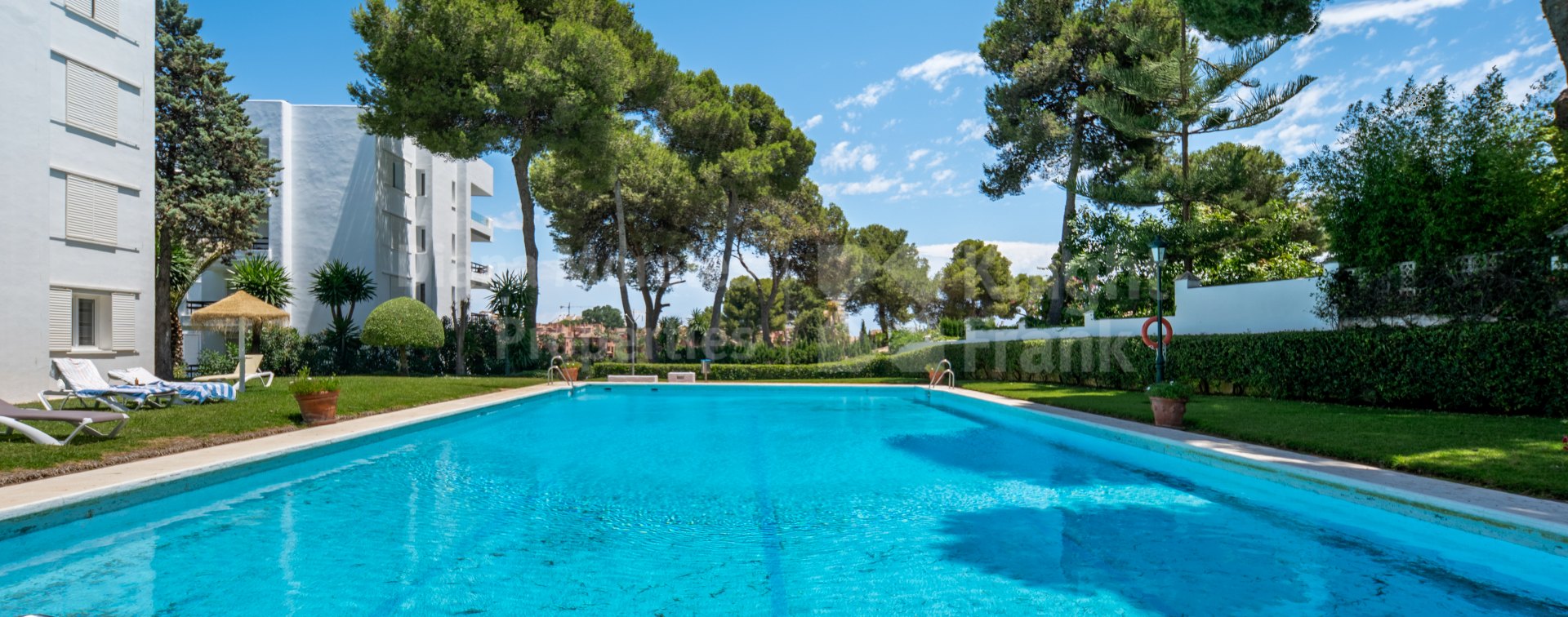 Los Monteros, La Solana — отремонтированный пентхаус с видом на море в Лос-Монтерос